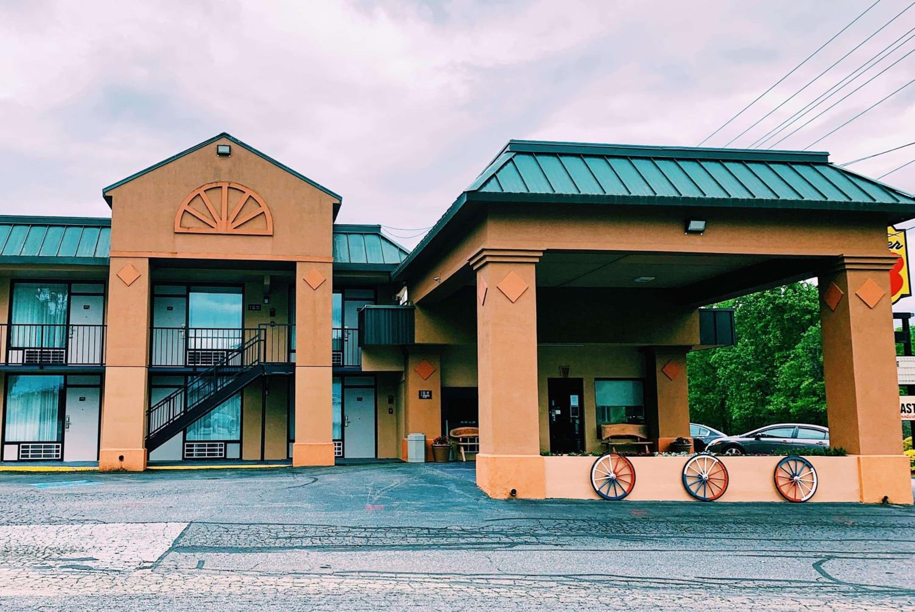 Marion Vacations - Super 8 by Wyndham Marion NC - Property Image 35