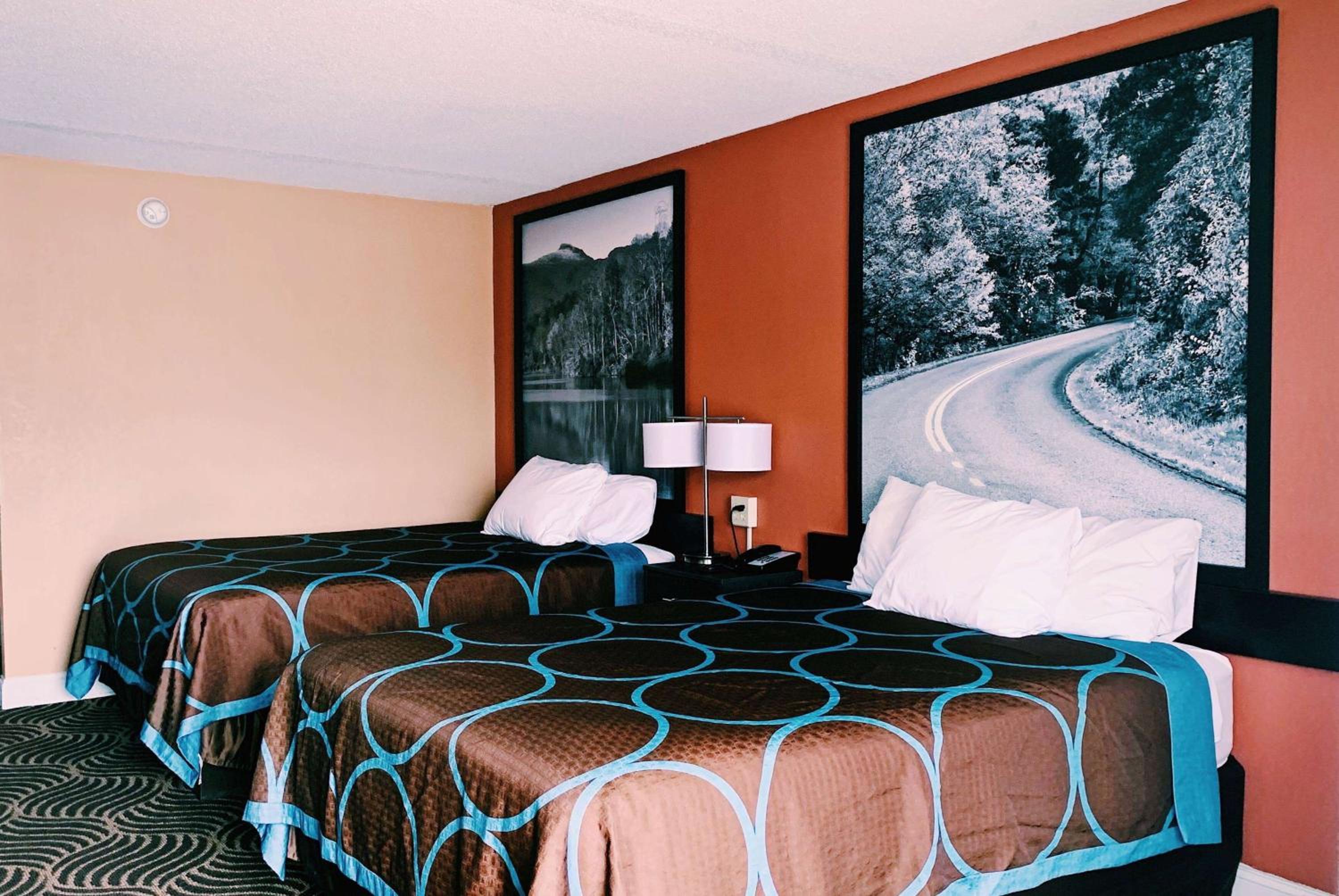 Marion Vacations - Super 8 by Wyndham Marion NC - Property Image 25