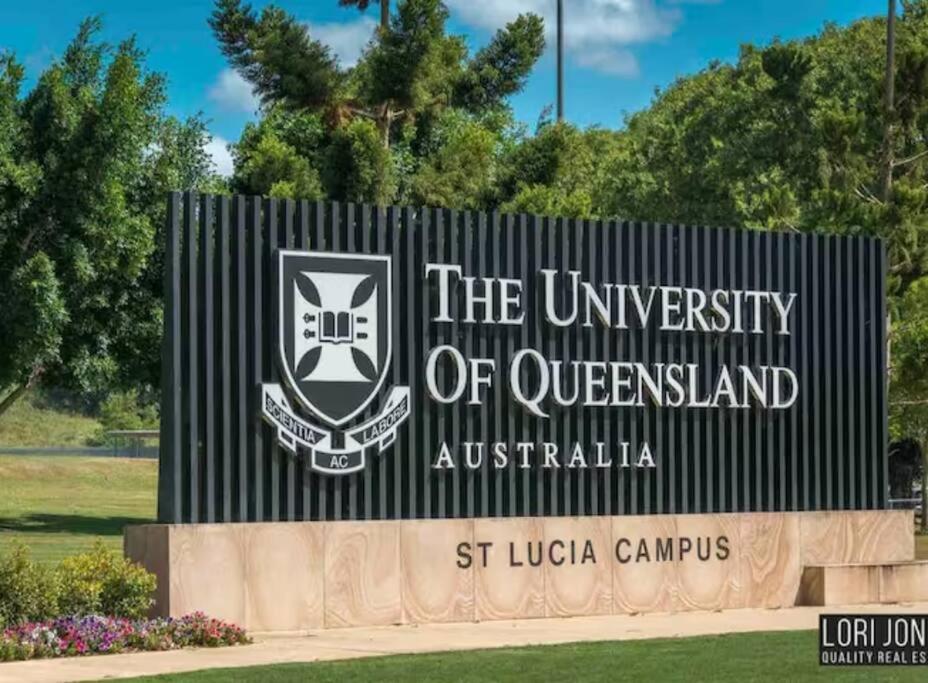 Relax in 2B2B Chateau near UQ with Parking+Balcony