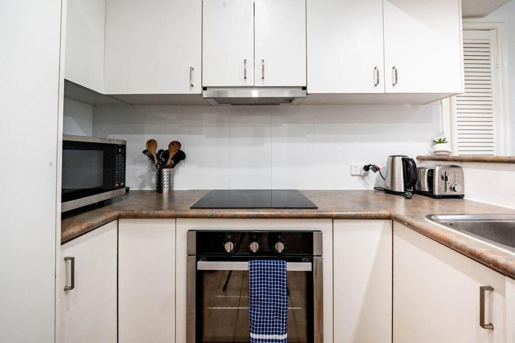 Relax in 2B2B Chateau near UQ with Parking+Balcony