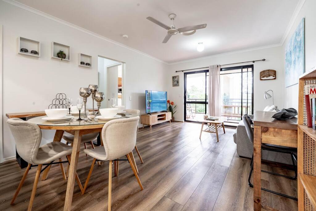 Relax in 2B2B Chateau near UQ with Parking+Balcony