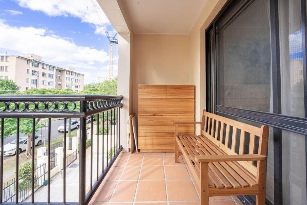 Relax in 2B2B Chateau near UQ with Parking+Balcony
