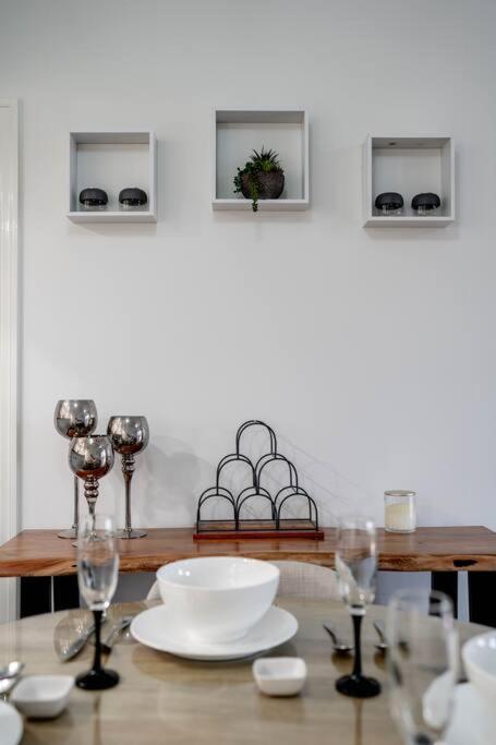 Relax in 2B2B Chateau near UQ with Parking+Balcony