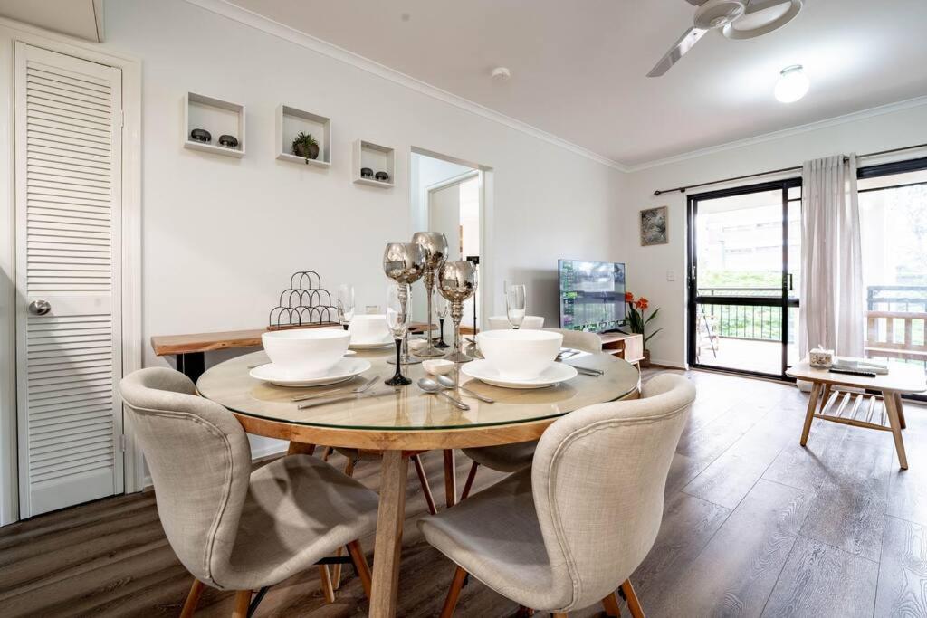 Relax in 2B2B Chateau near UQ with Parking+Balcony
