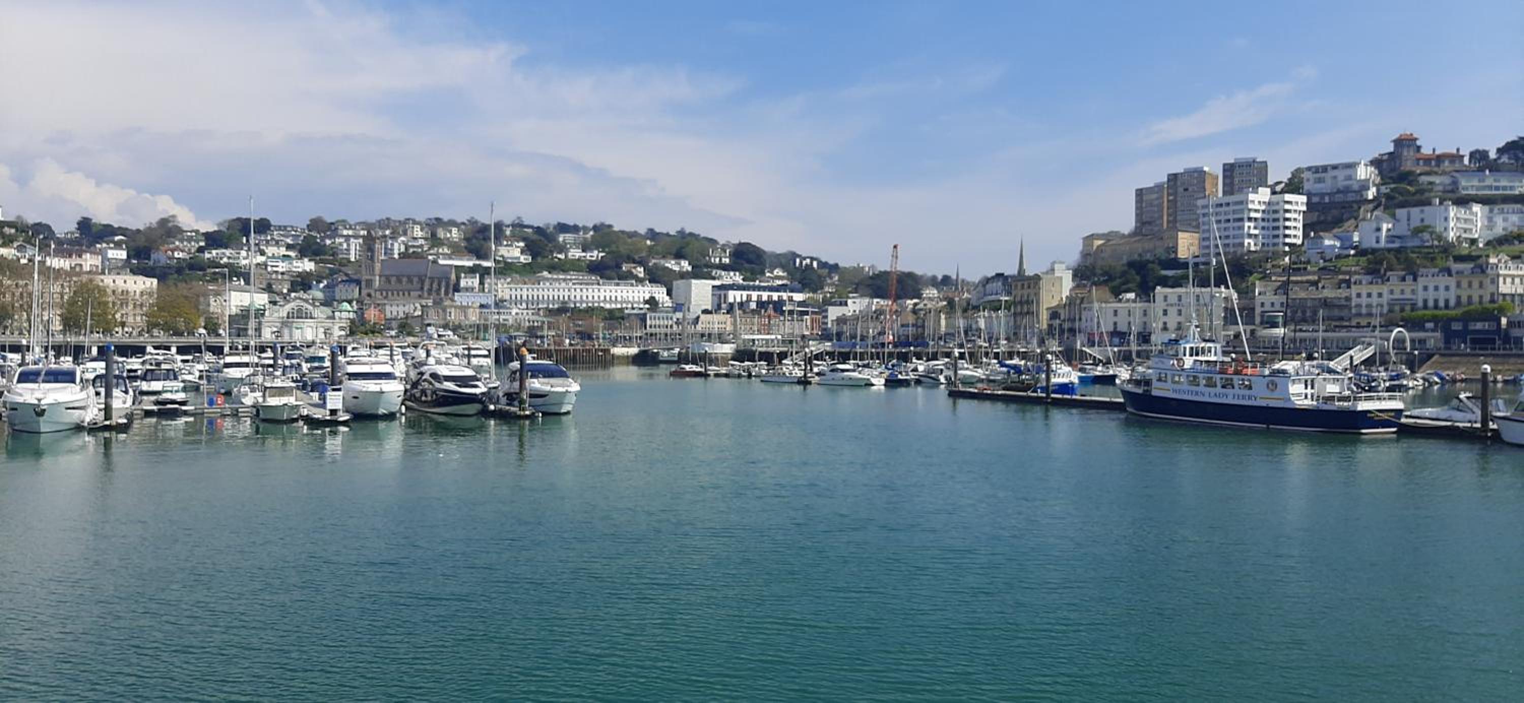Rare luxury Harbourview apartment sleeps 6 view 2