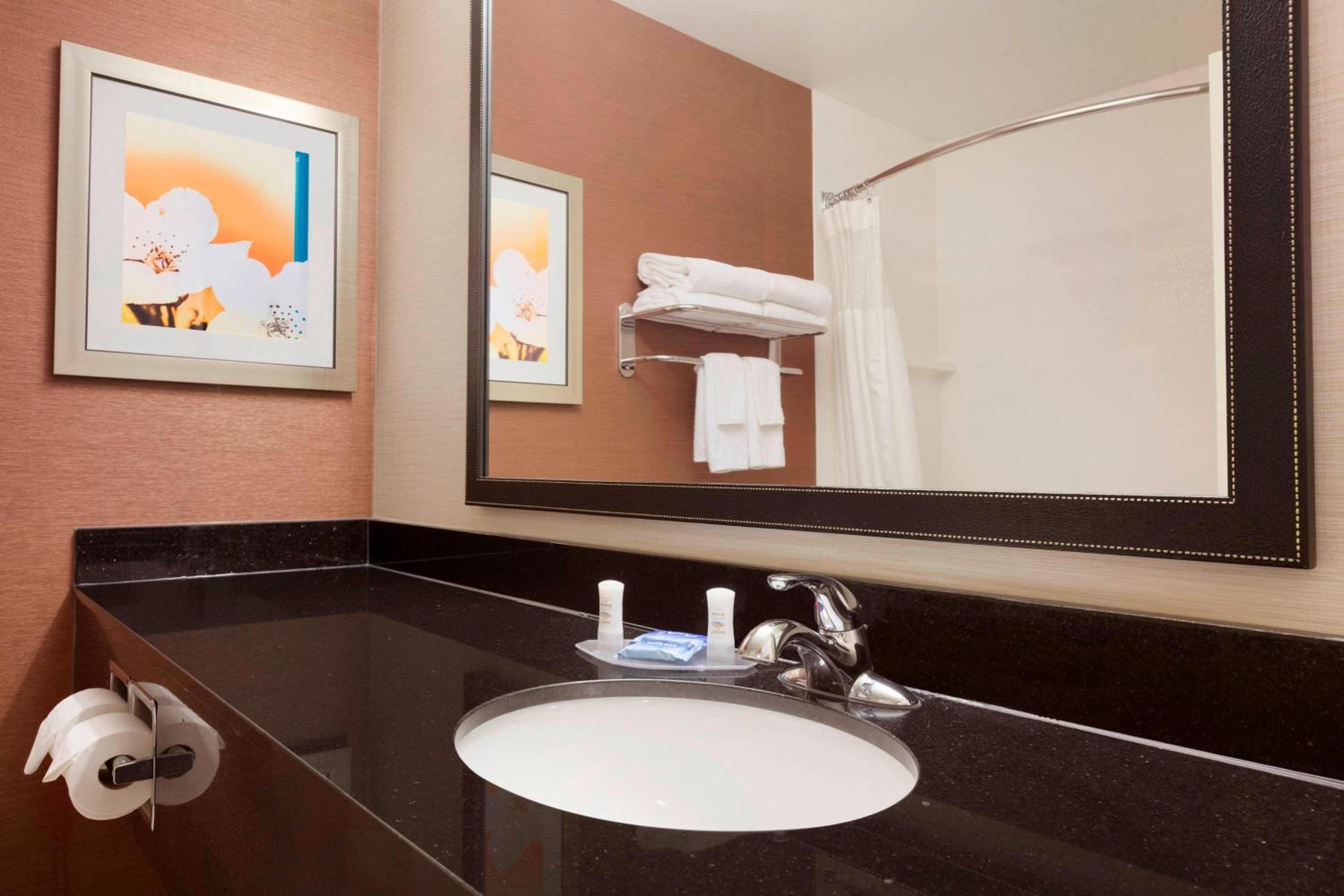 Longview Vacations - Fairfield Inn  Suites Longview - Property Image 10