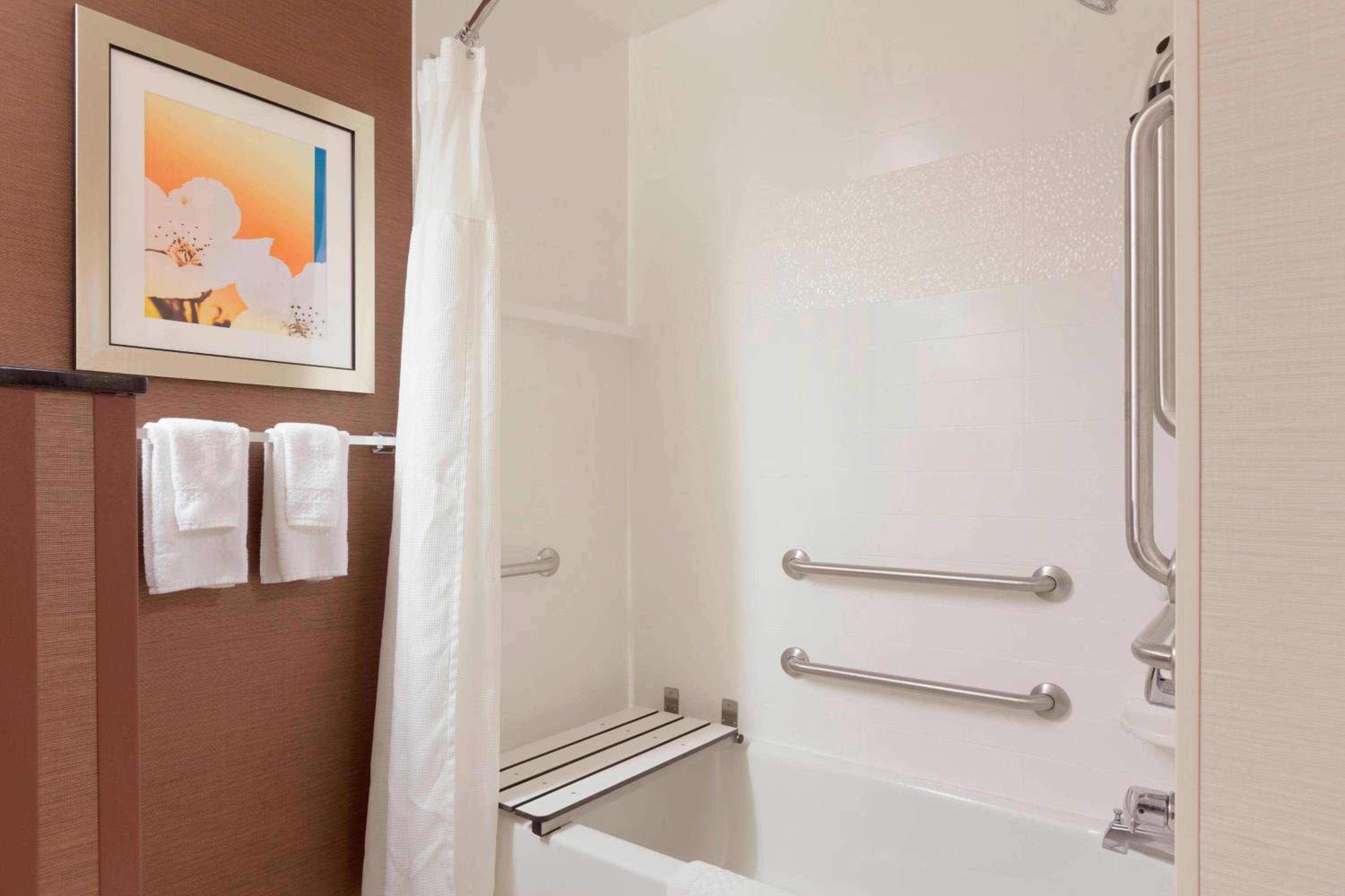 Longview Vacations - Fairfield Inn  Suites Longview - Property Image 9