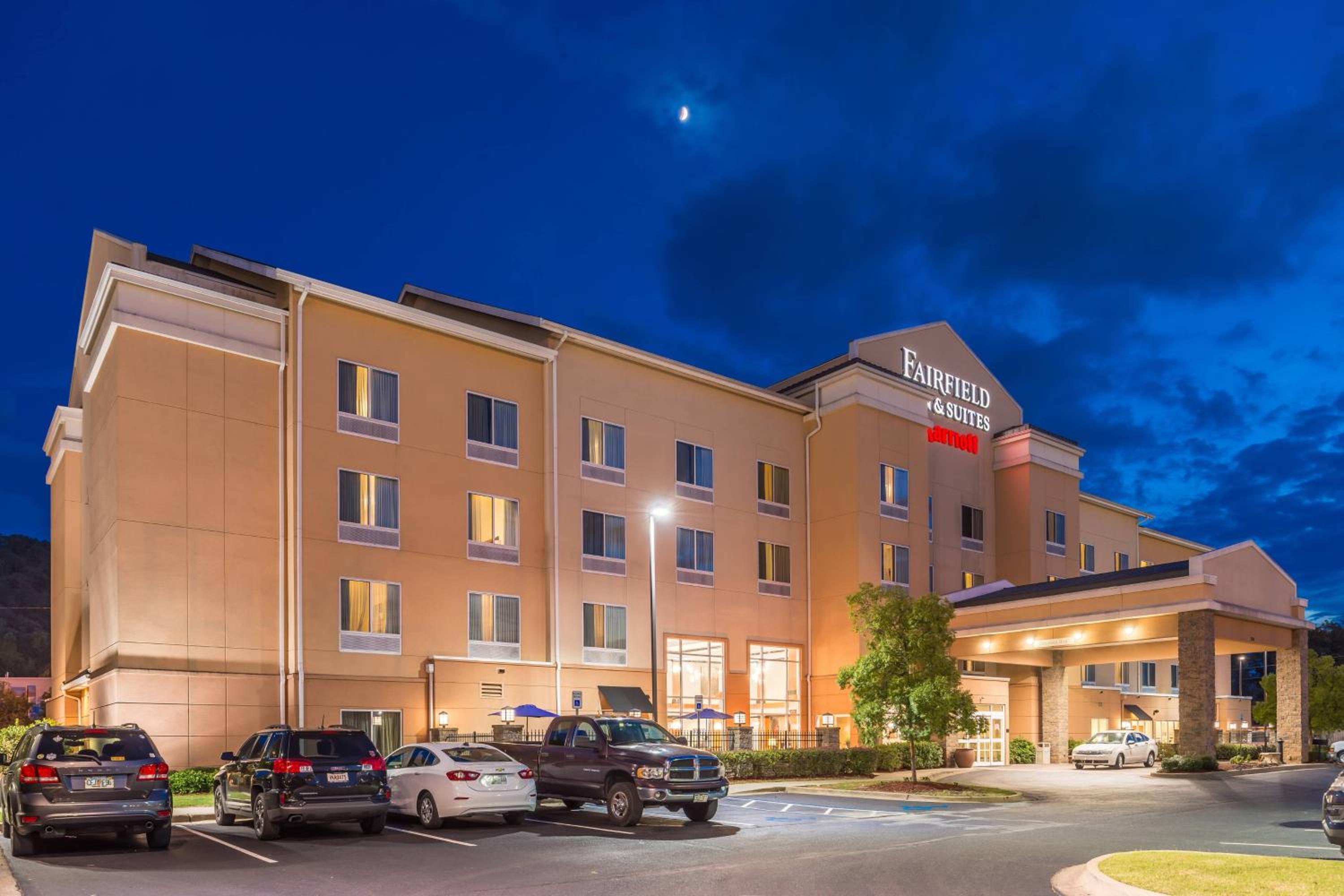 Birmingham Vacations - Fairfield Inn and Suites by Marriott Birmingham Pelham/I-65 - Property Image 4
