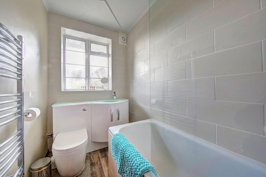 2 bed flat - SW London with parking view 2