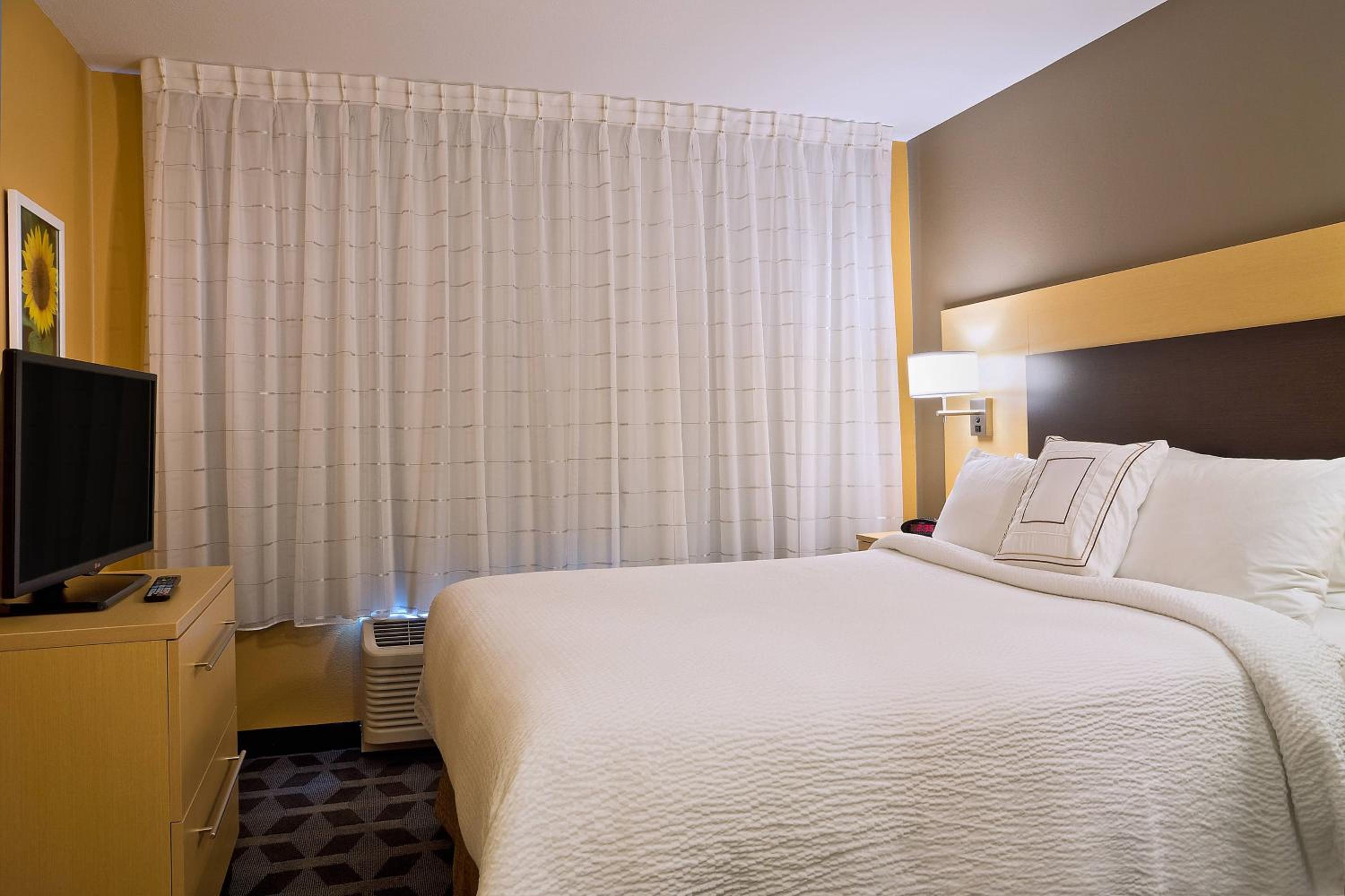 Dodge City Vacations - TownePlace Suites by Marriott Dodge City - Property Image 15
