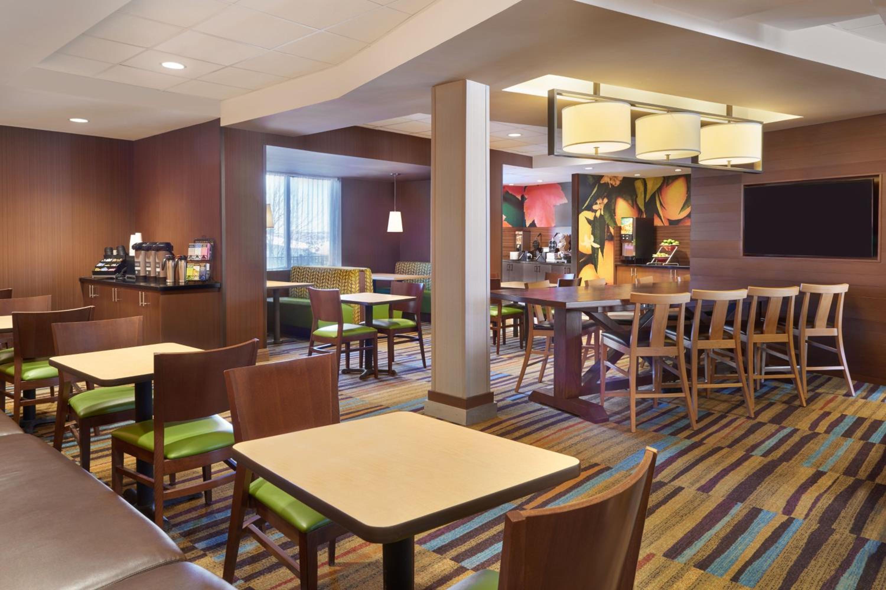 Barrie Vacations - Fairfield Inn  Suites by Marriott Barrie - Property Image 9