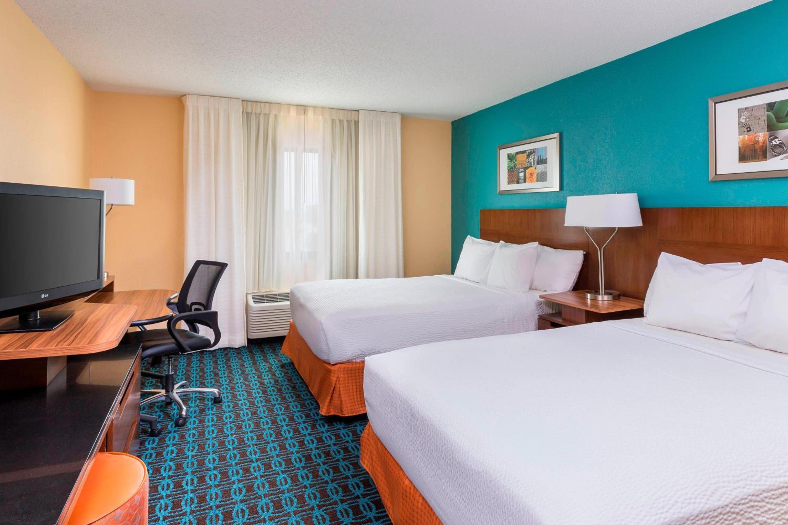 Galesburg Vacations - Fairfield Inn Suites by Marriott Galesburg - Property Image 17