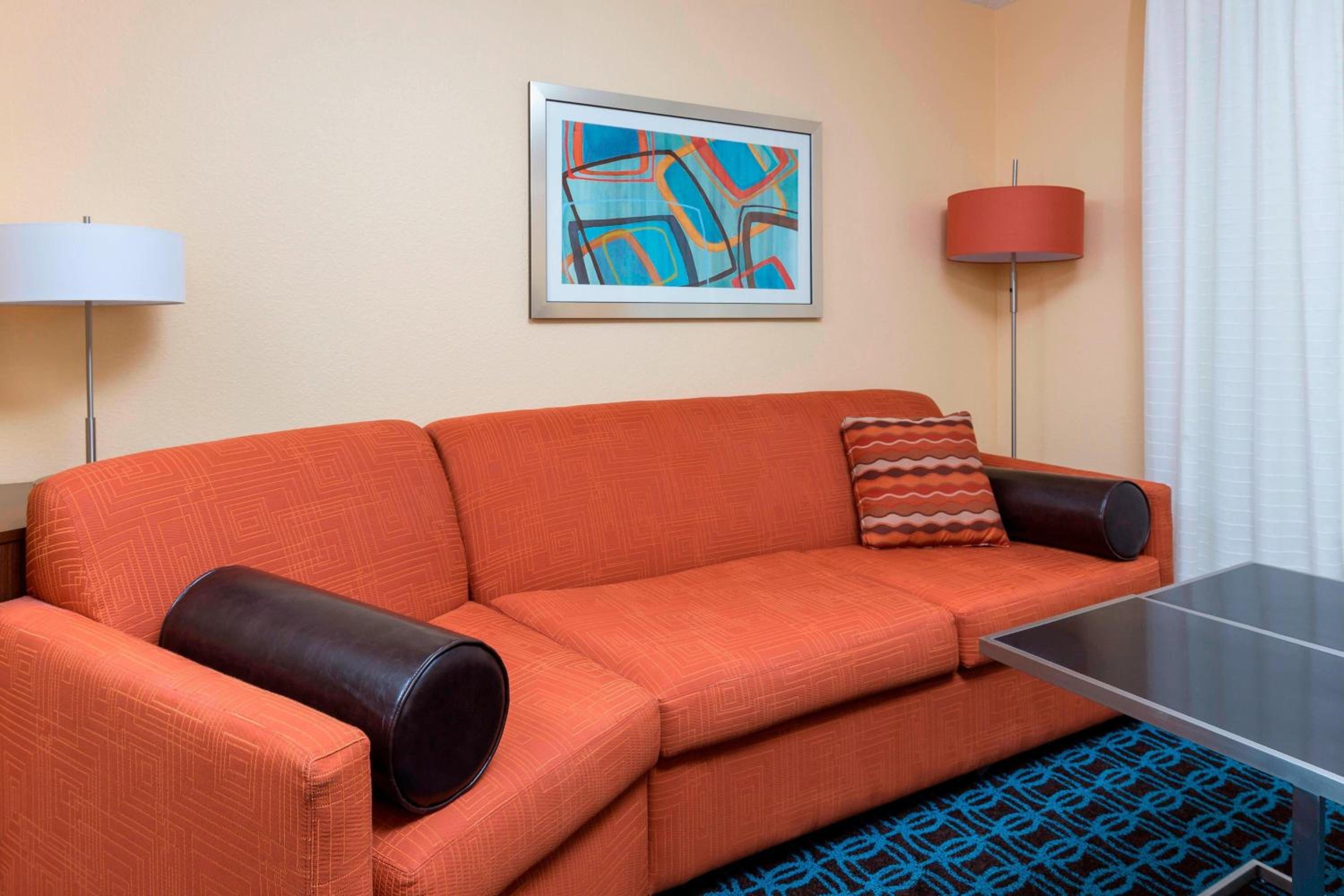 Galesburg Vacations - Fairfield Inn  Suites by Marriott Galesburg - Property Image 10