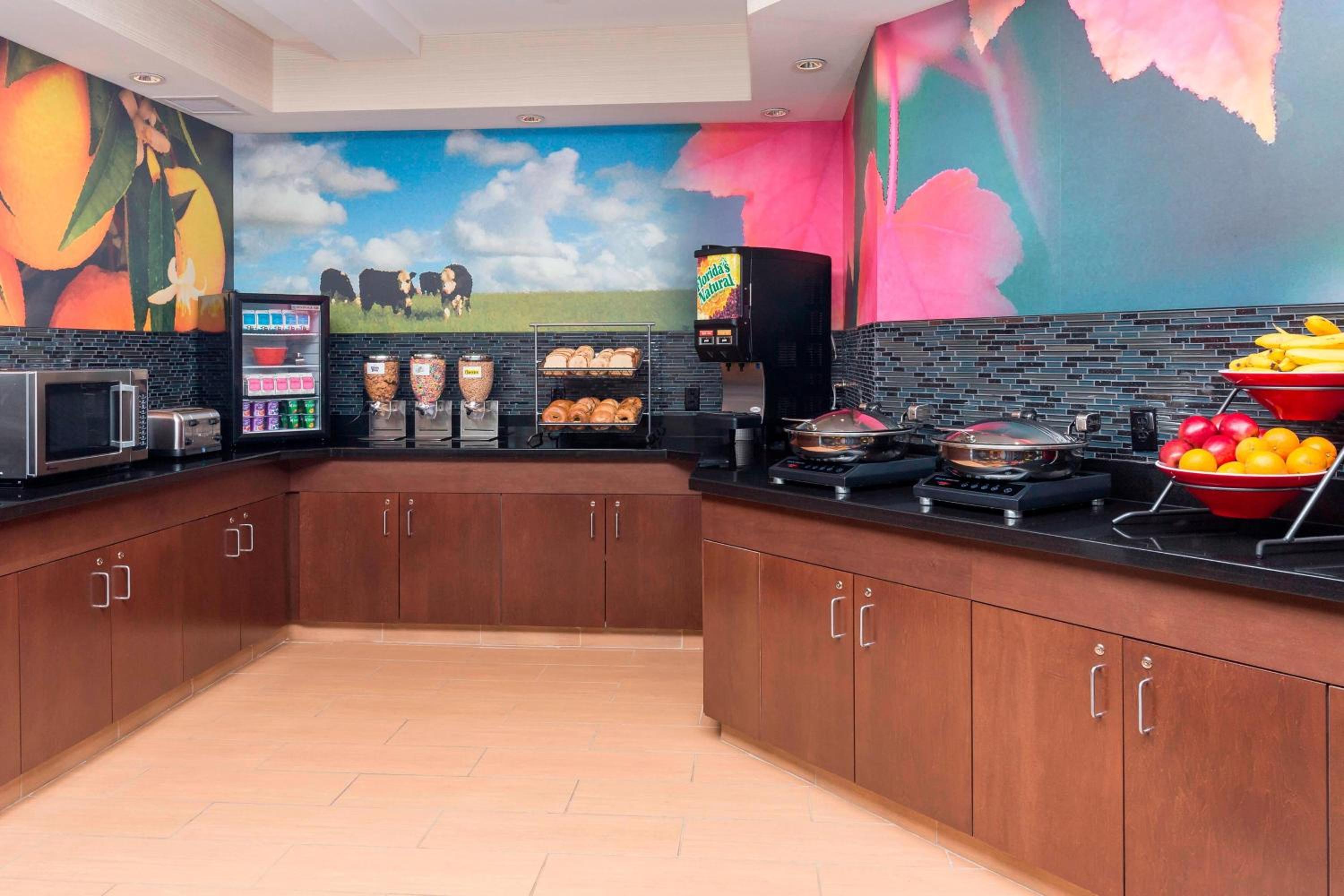 Galesburg Vacations - Fairfield Inn Suites by Marriott Galesburg - Property Image 5