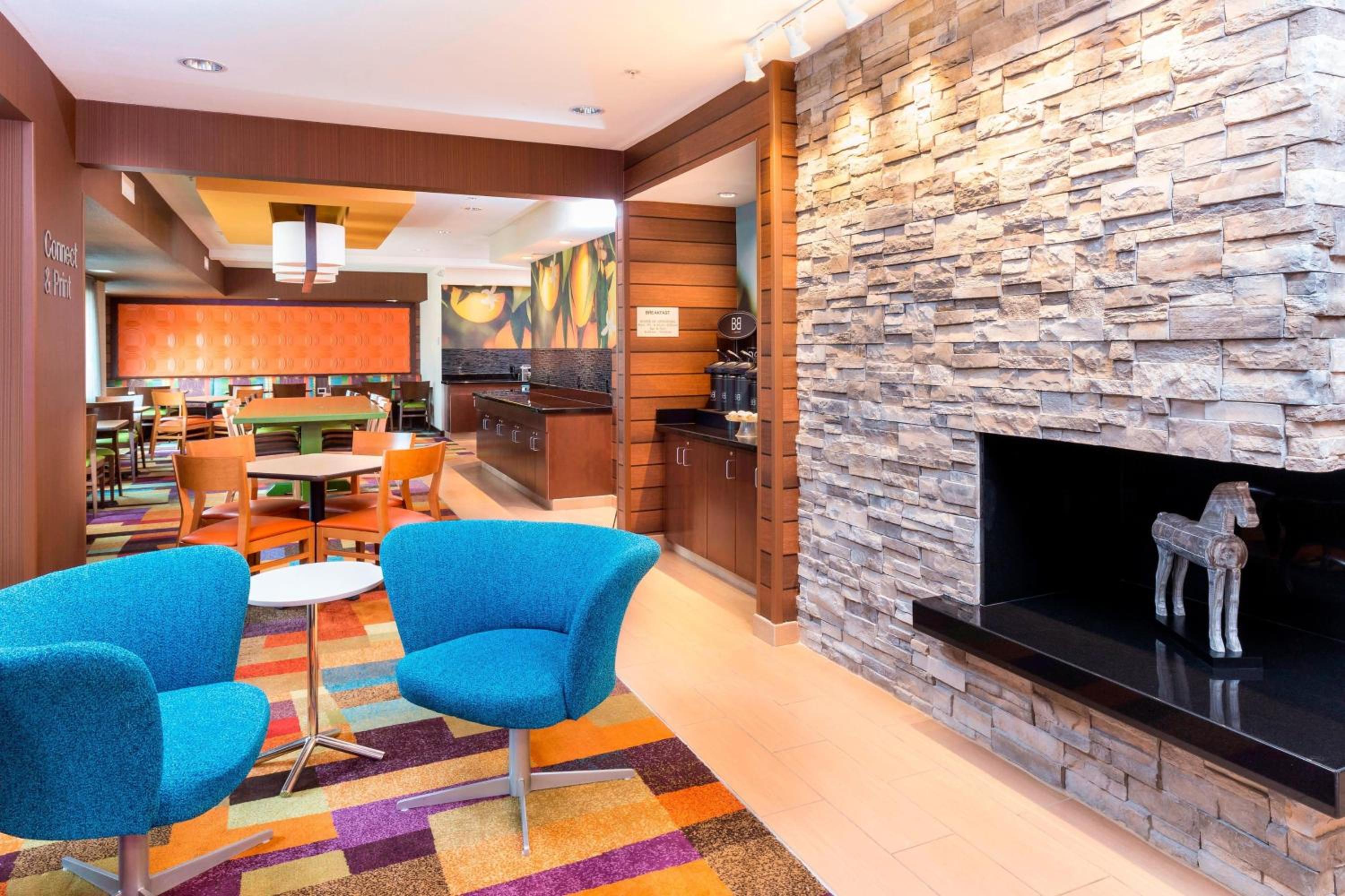 Galesburg Vacations - Fairfield Inn  Suites by Marriott Galesburg - Property Image 1