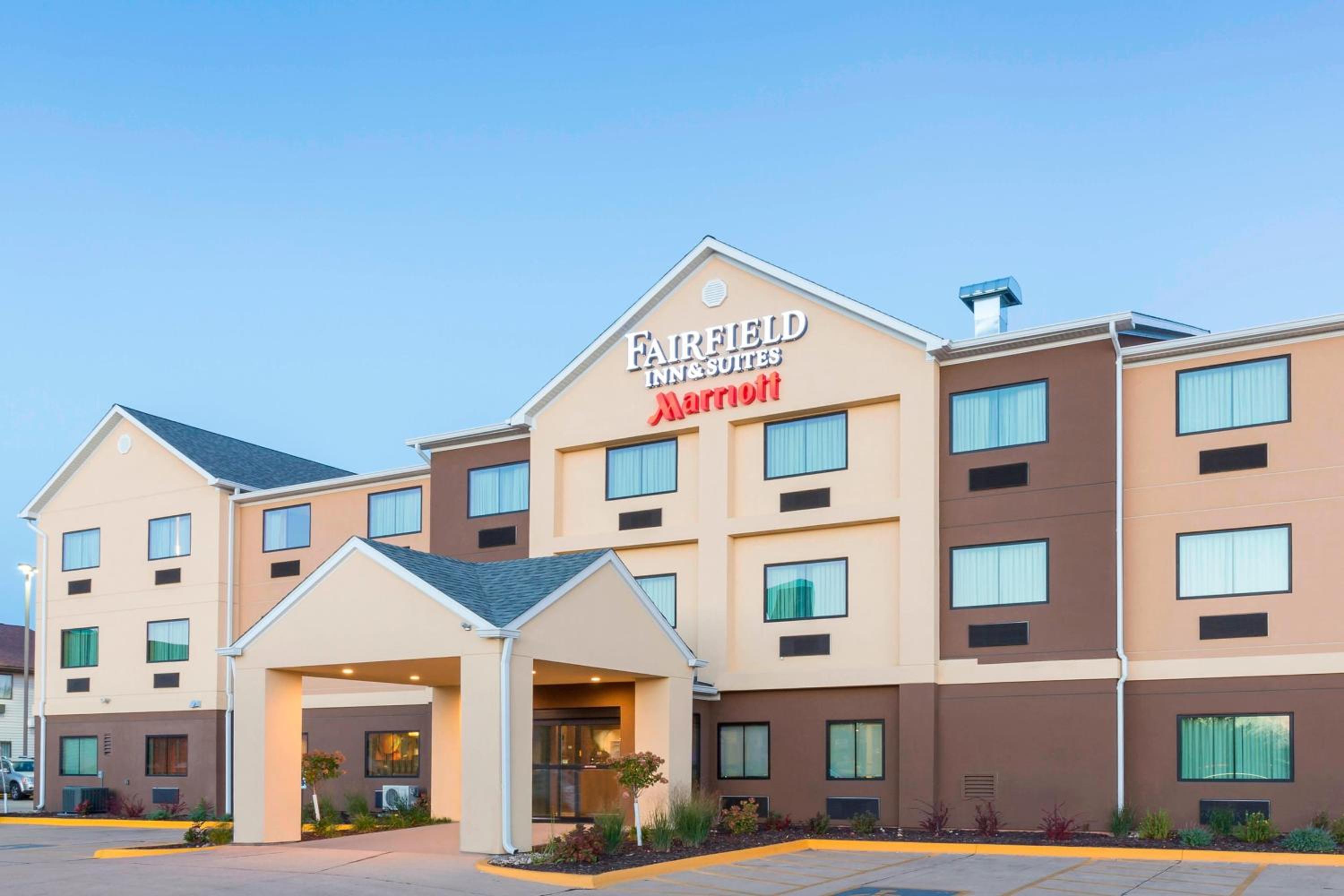 Galesburg Vacations - Fairfield Inn Suites by Marriott Galesburg - Property Image 1