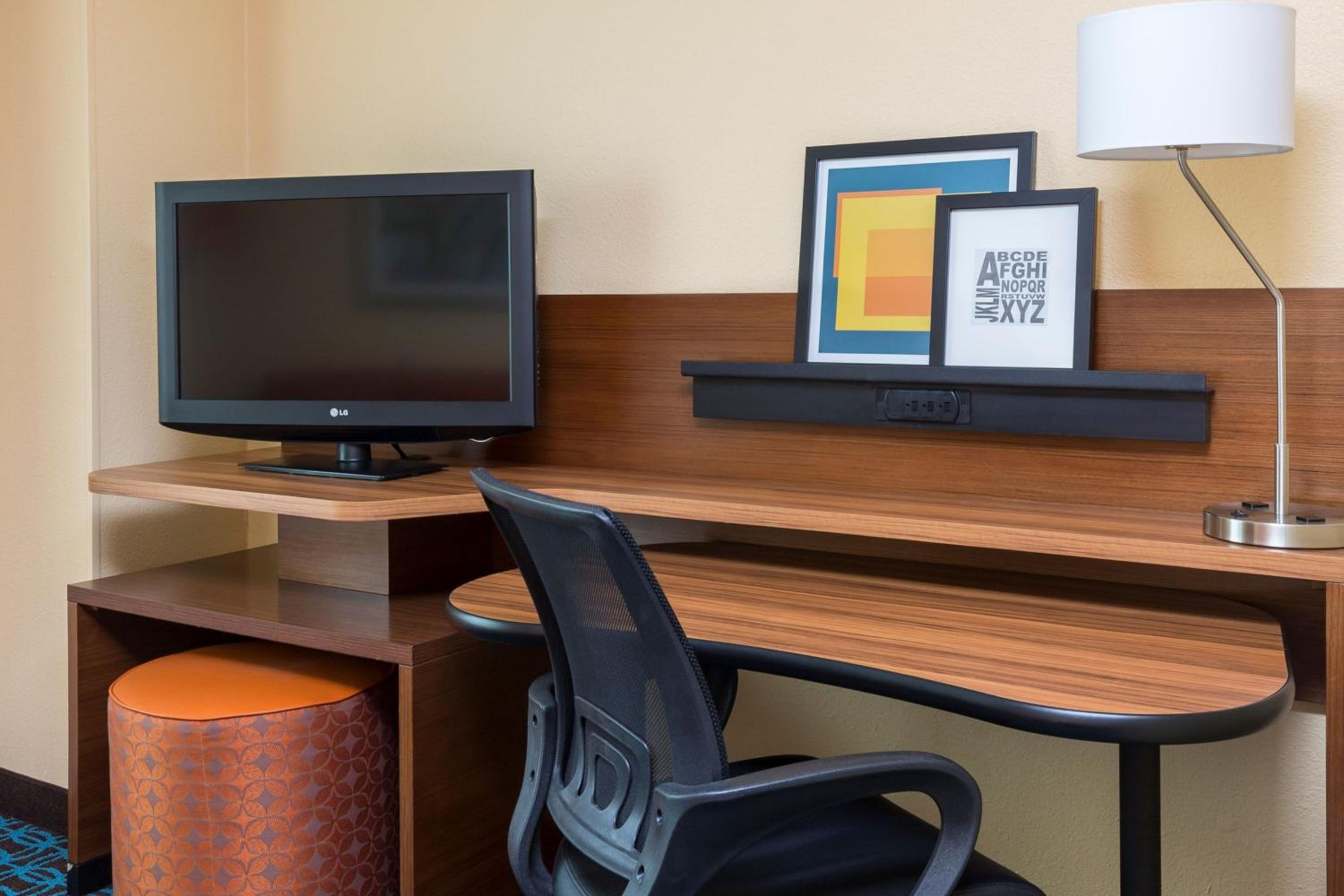 Galesburg Vacations - Fairfield Inn Suites by Marriott Galesburg - Property Image 19