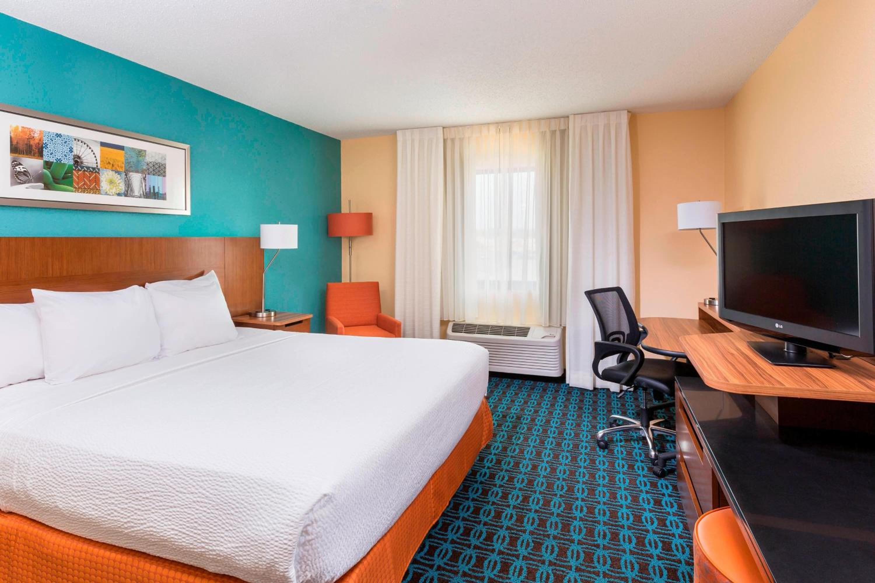 Galesburg Vacations - Fairfield Inn Suites by Marriott Galesburg - Property Image 16