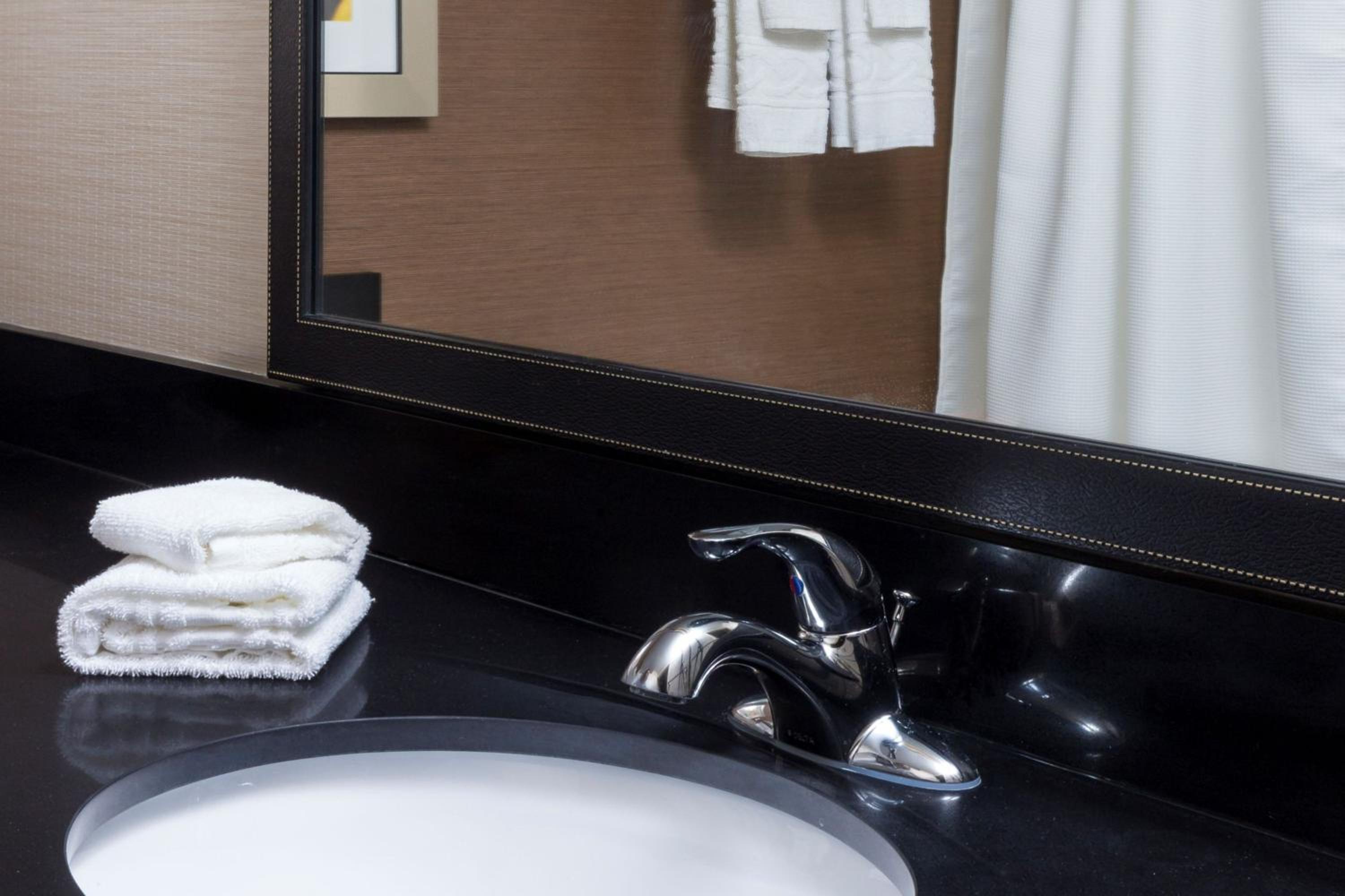 Galesburg Vacations - Fairfield Inn Suites by Marriott Galesburg - Property Image 13