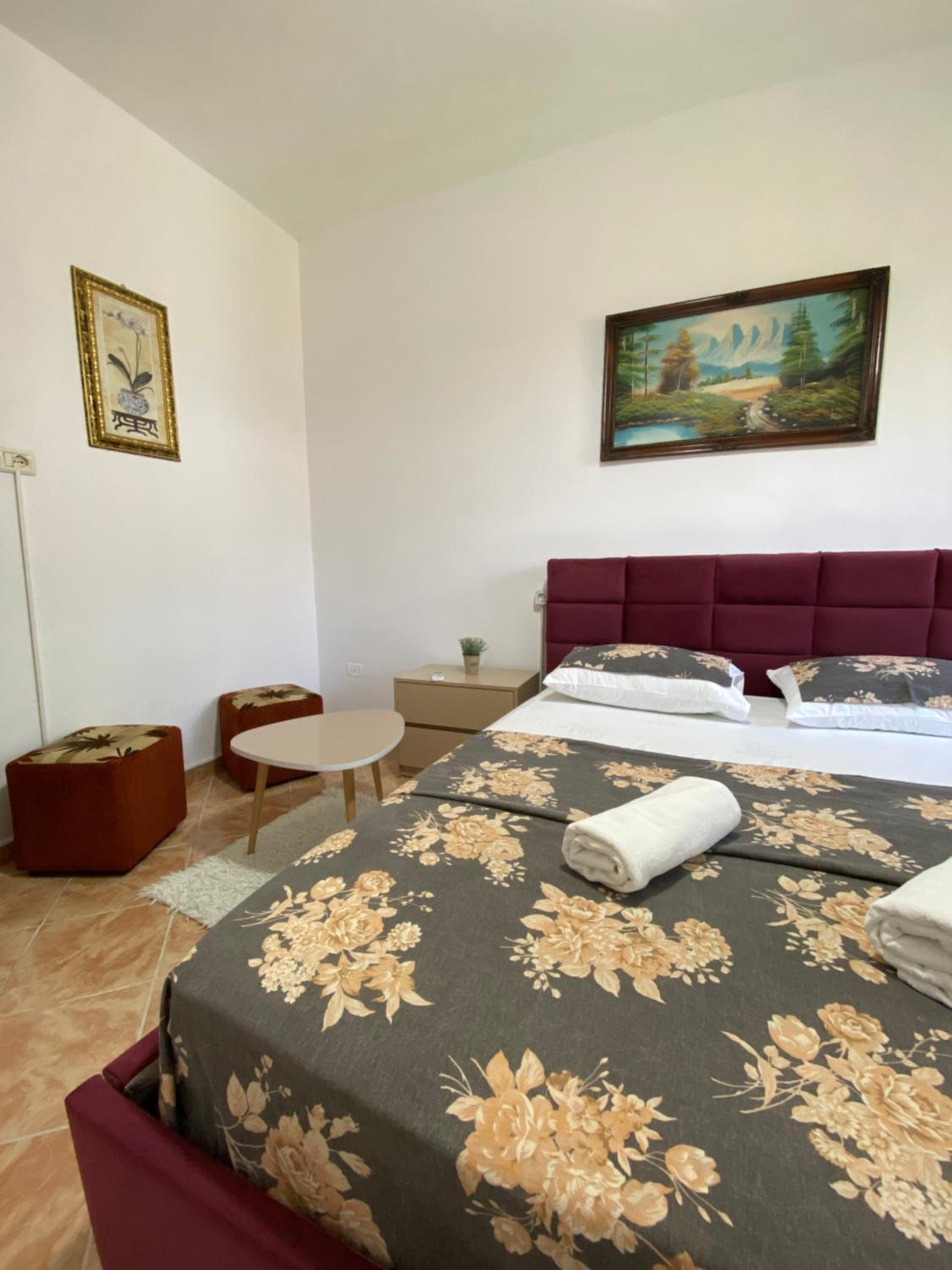 The Hood Hostel & Day Tours