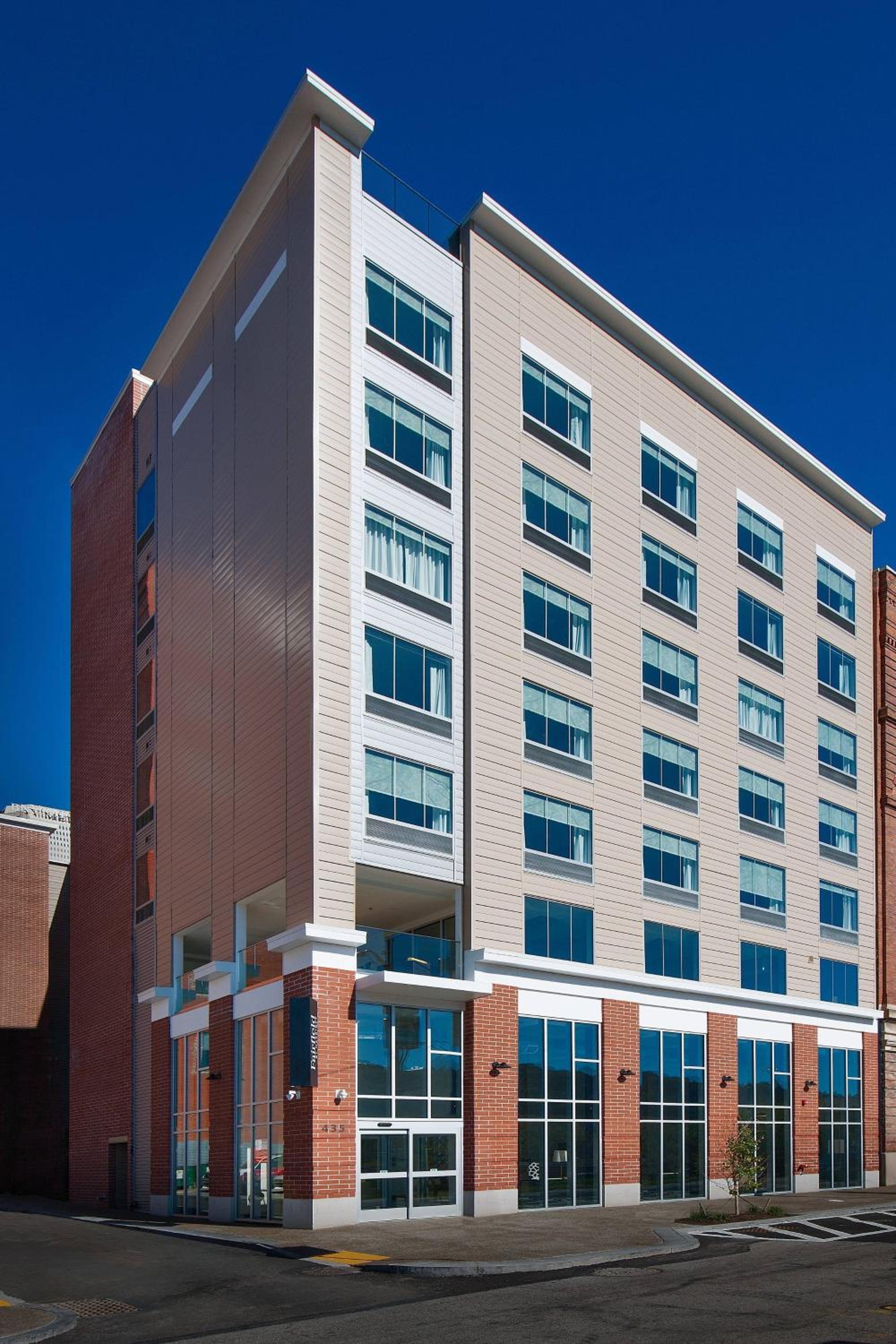 Hotel Fairfield by Marriott Pittsburgh Downtown - Image 1