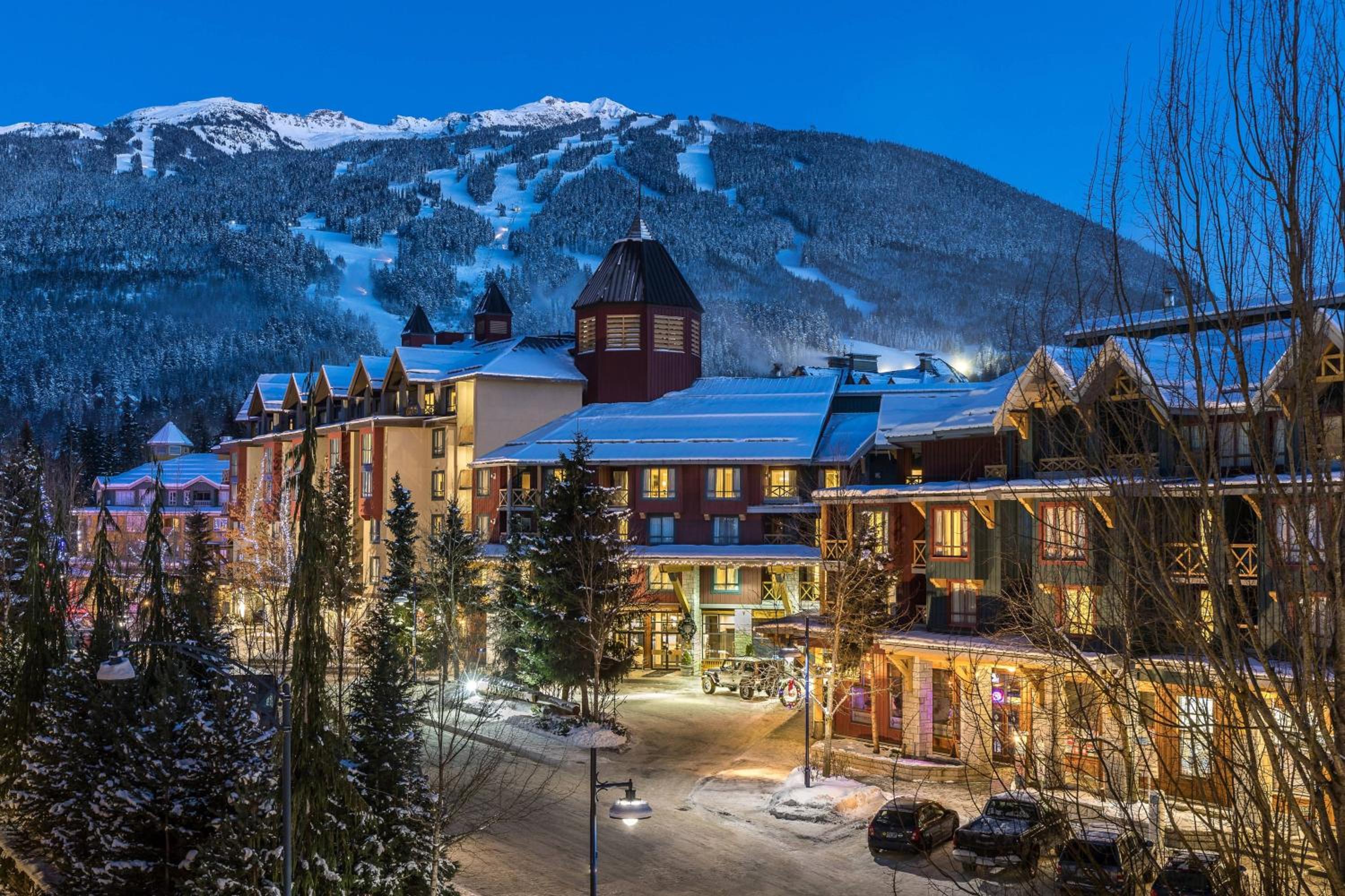 Hotel Delta Hotels by Marriott Whistler Village Suites - Image 1