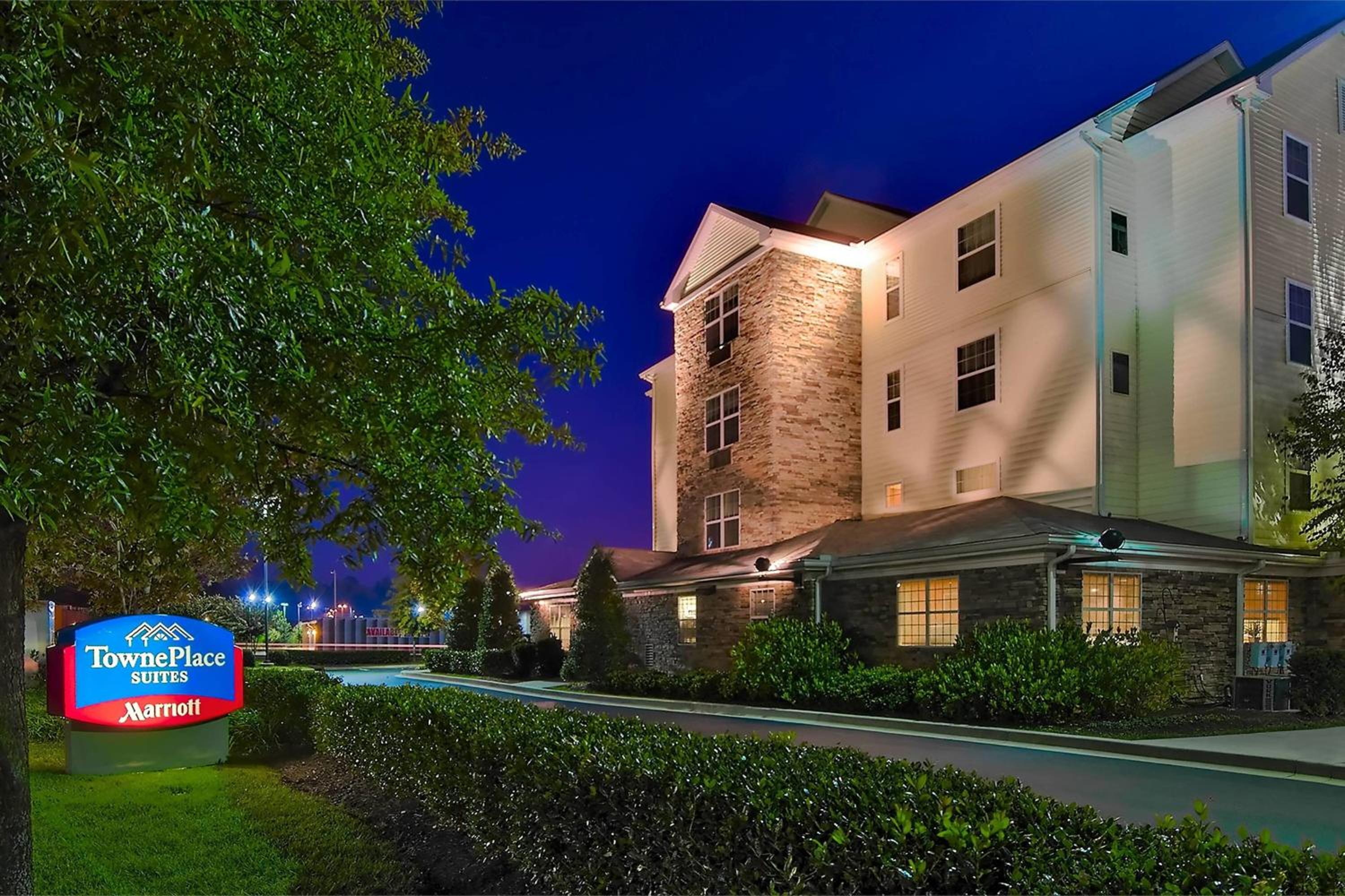 Hotel TownePlace Suites Knoxville Cedar Bluff - Image 1