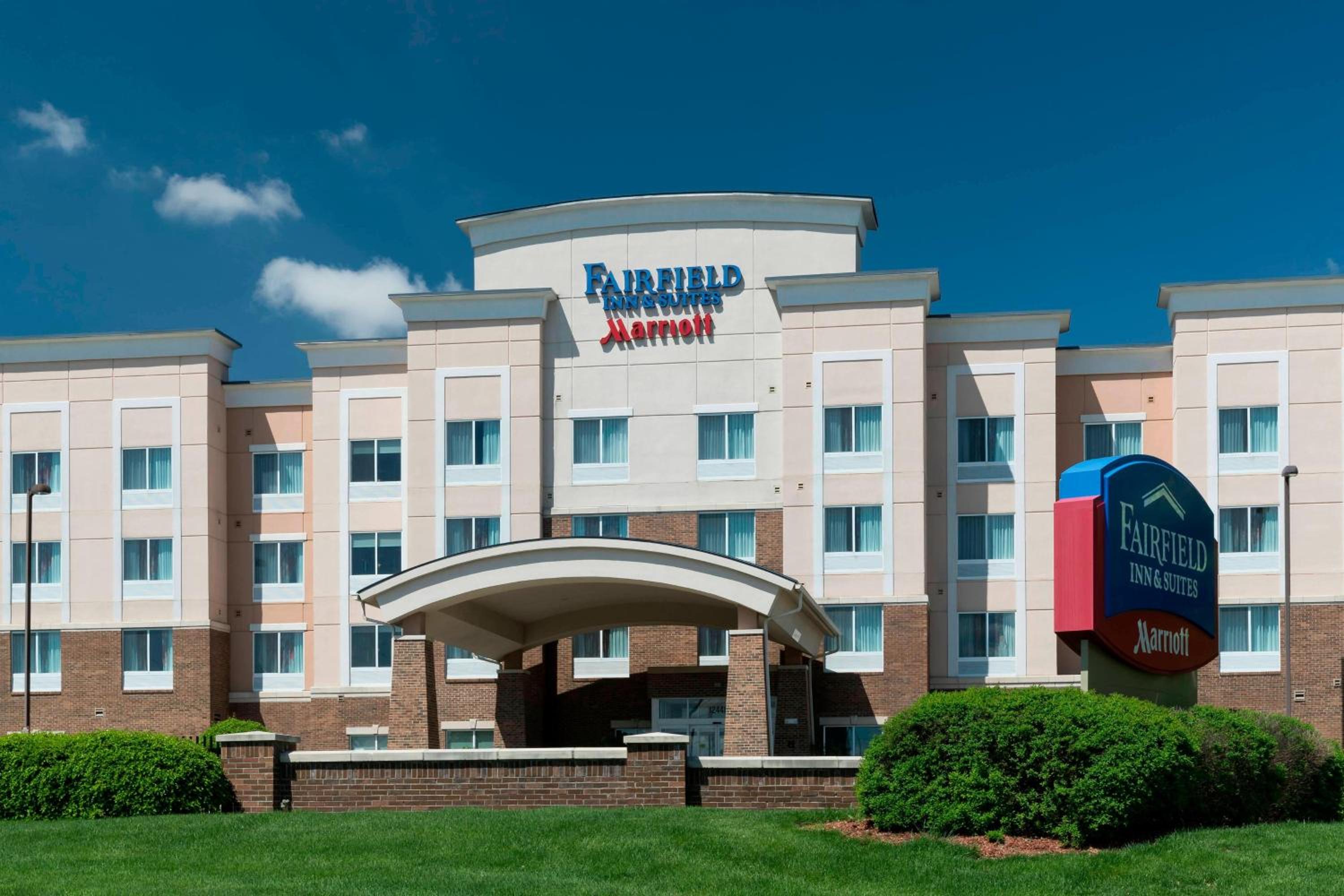 Hotel Fairfield Inn & Suites Kansas City Overland Park - Image 1