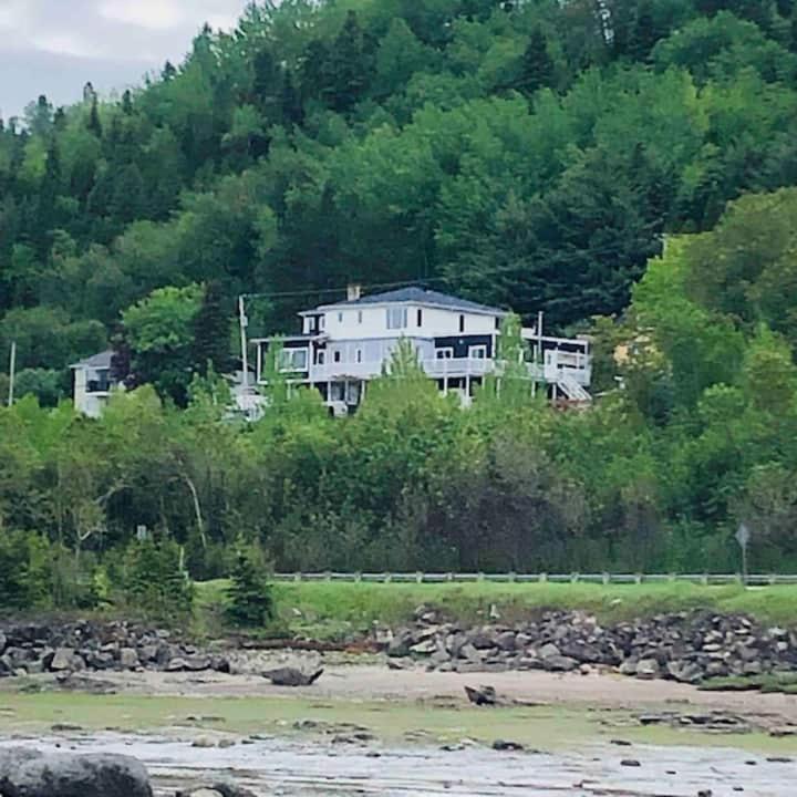 Suite 2 Flèche du fjord vue Saguenay Mont Valin