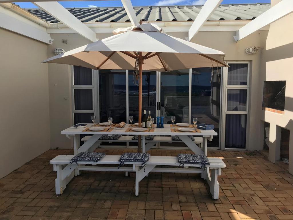 La Mer, a beautiful seafront home in Sandbaai view 2