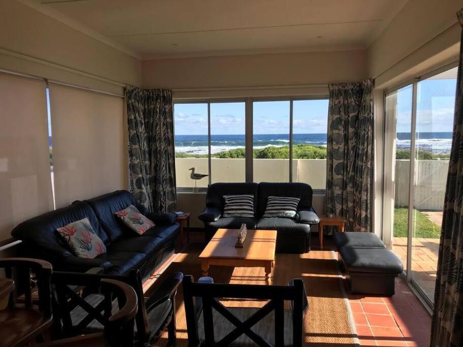 La Mer, a beautiful seafront home in Sandbaai view 3