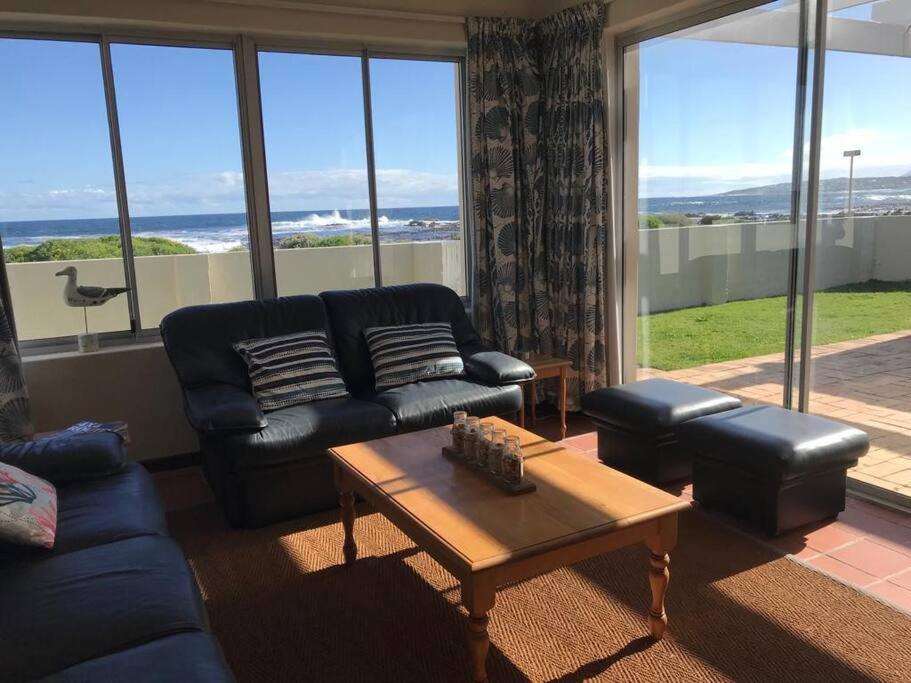La Mer, a beautiful seafront home in Sandbaai view 5