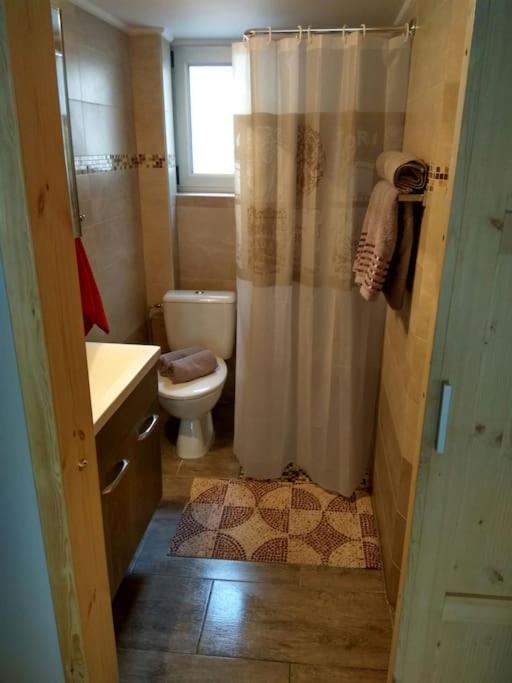 Nice& Cozy Flat 1min from the Heart of Athens.WiFi
