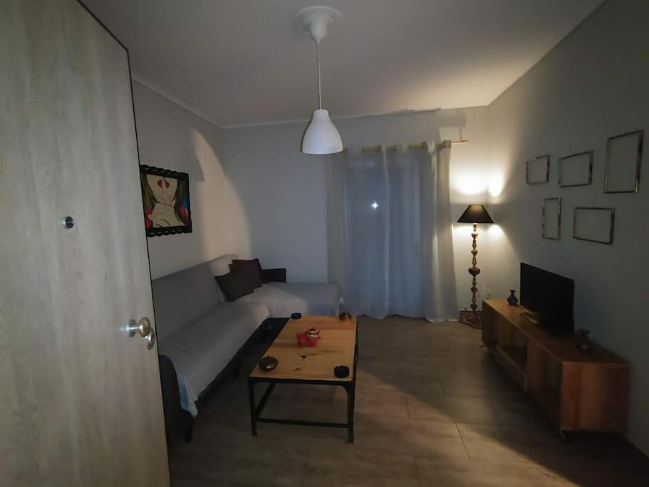 Nice& Cozy Flat 1min from the Heart of Athens.WiFi