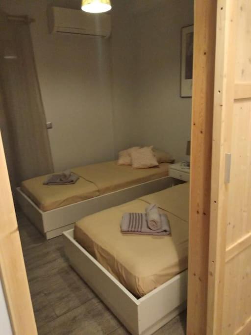 Nice& Cozy Flat 1min from the Heart of Athens.WiFi