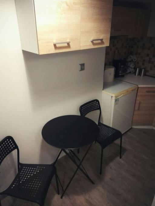 Nice& Cozy Flat 1min from the Heart of Athens.WiFi