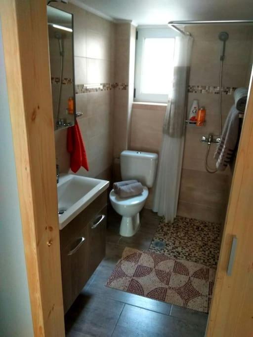 Nice& Cozy Flat 1min from the Heart of Athens.WiFi