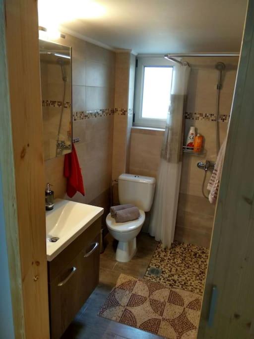 Nice& Cozy Flat 1min from the Heart of Athens.WiFi