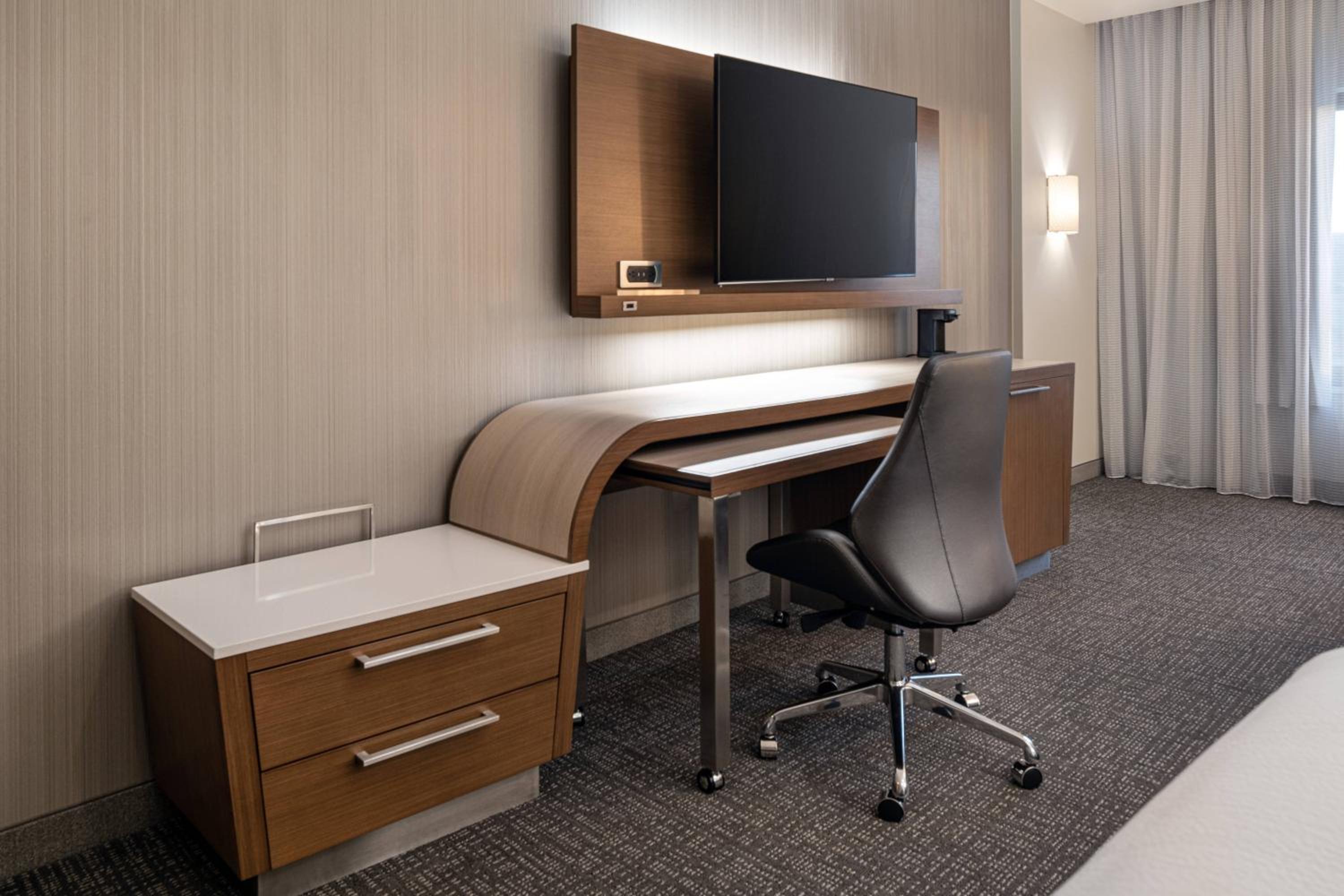 Petaluma Vacations - Courtyard by Marriott Petaluma Sonoma County - Property Image 4