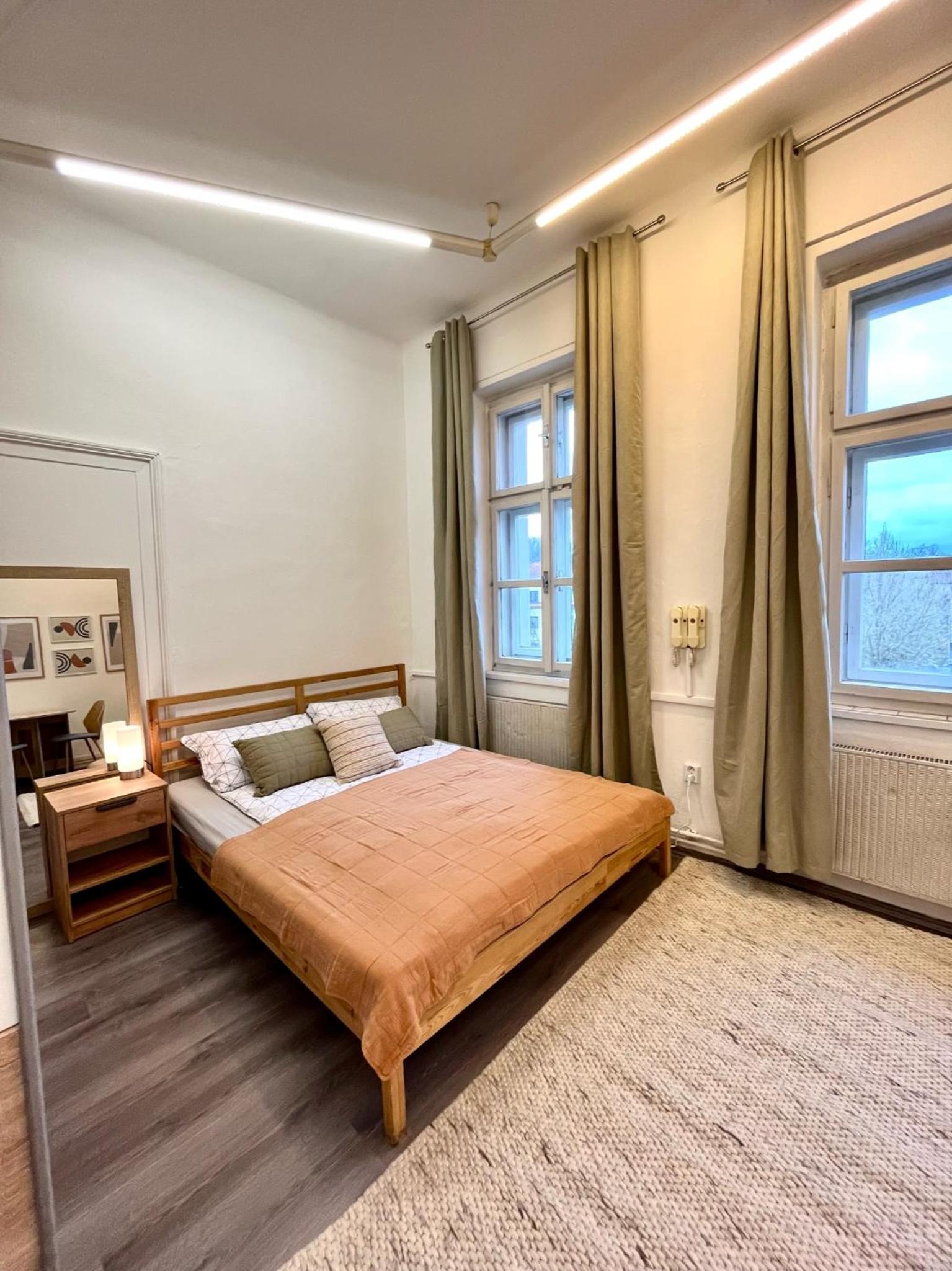 1 bedroom studio close to Palmovka