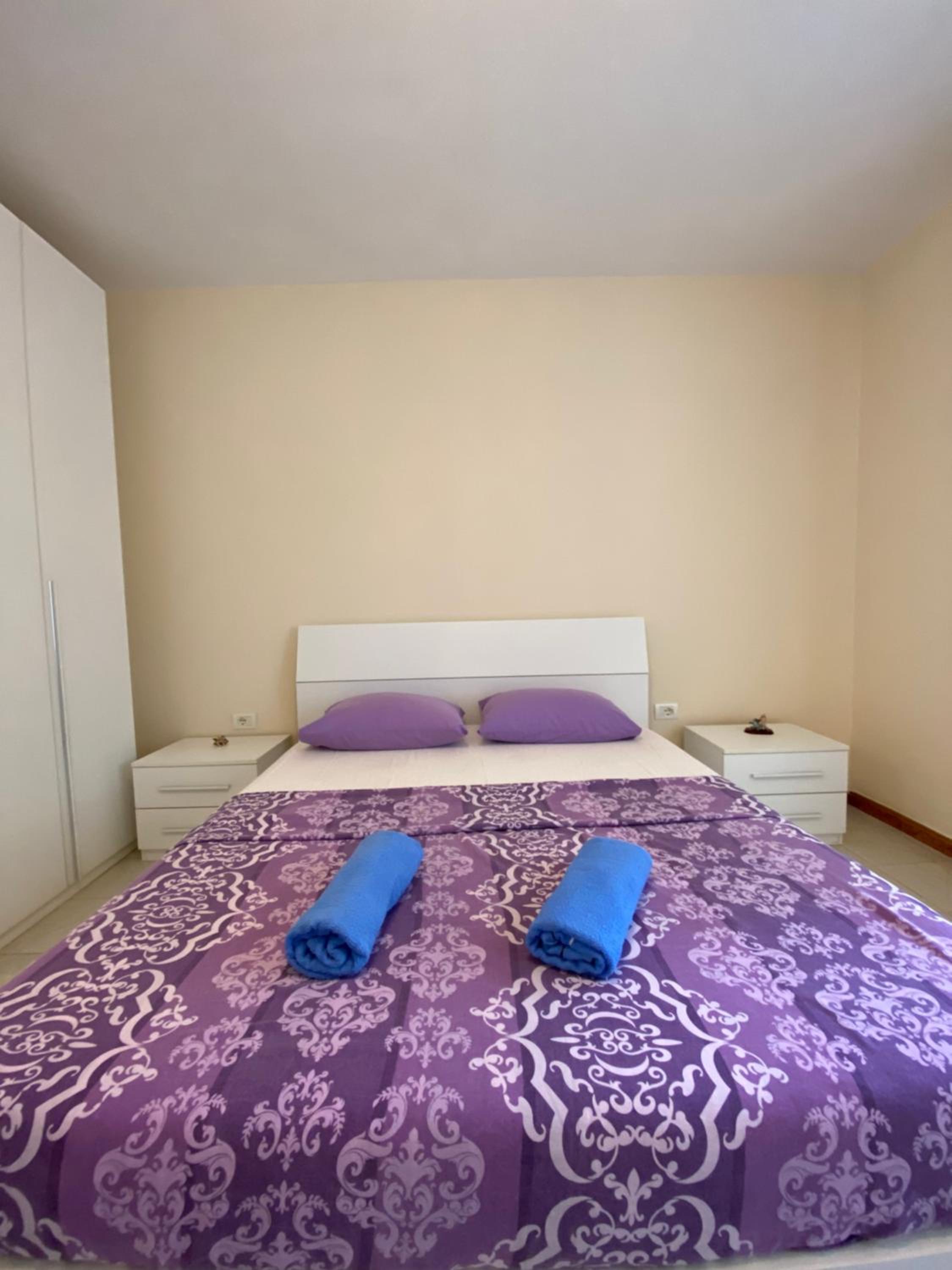 The Hood Hostel & Day Tours