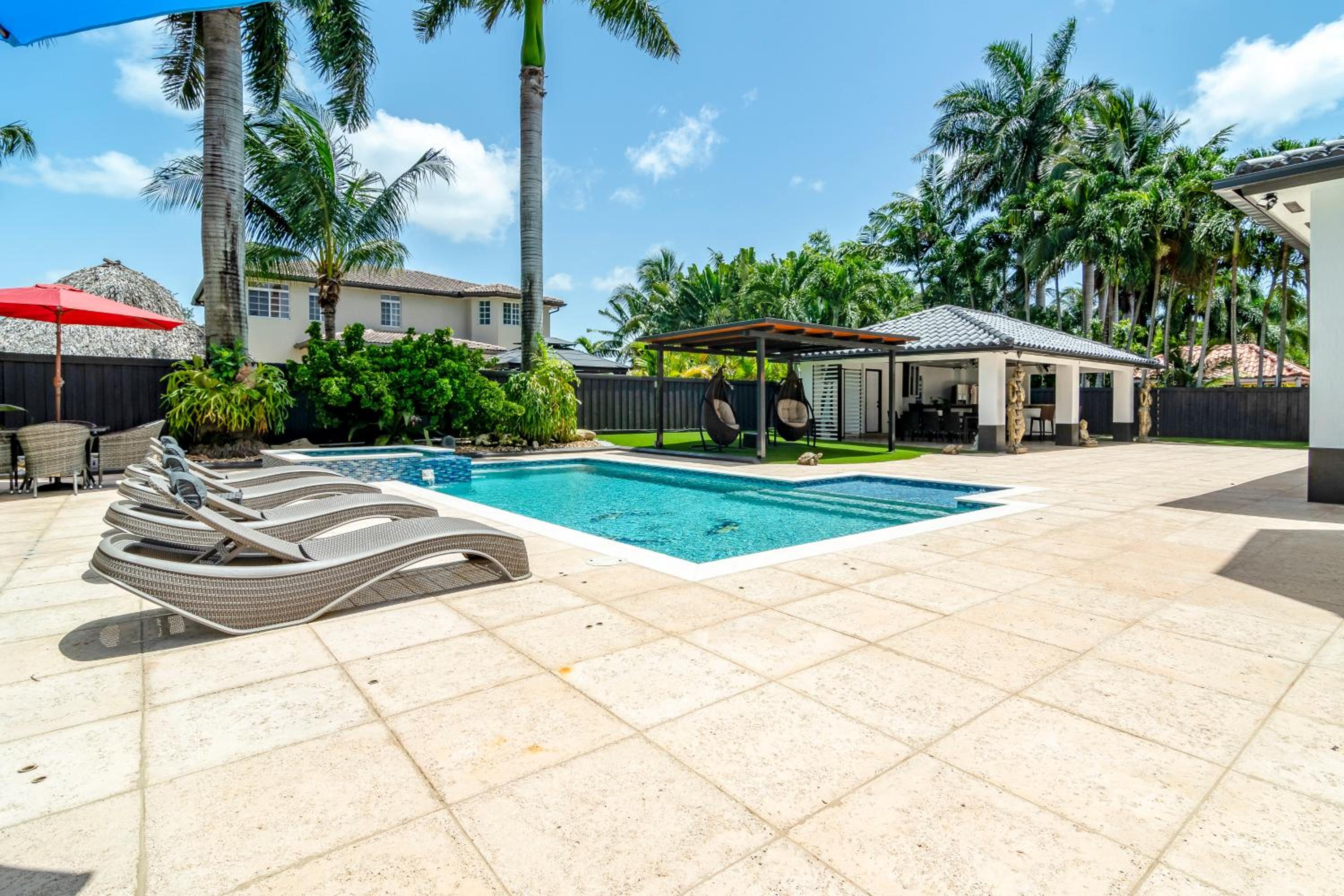 The tropical paradise villa