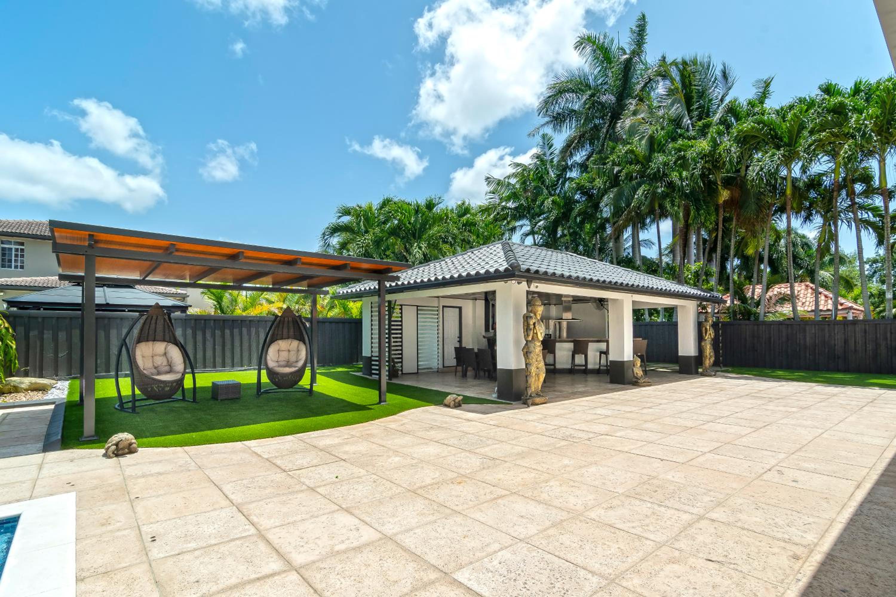 The tropical paradise villa