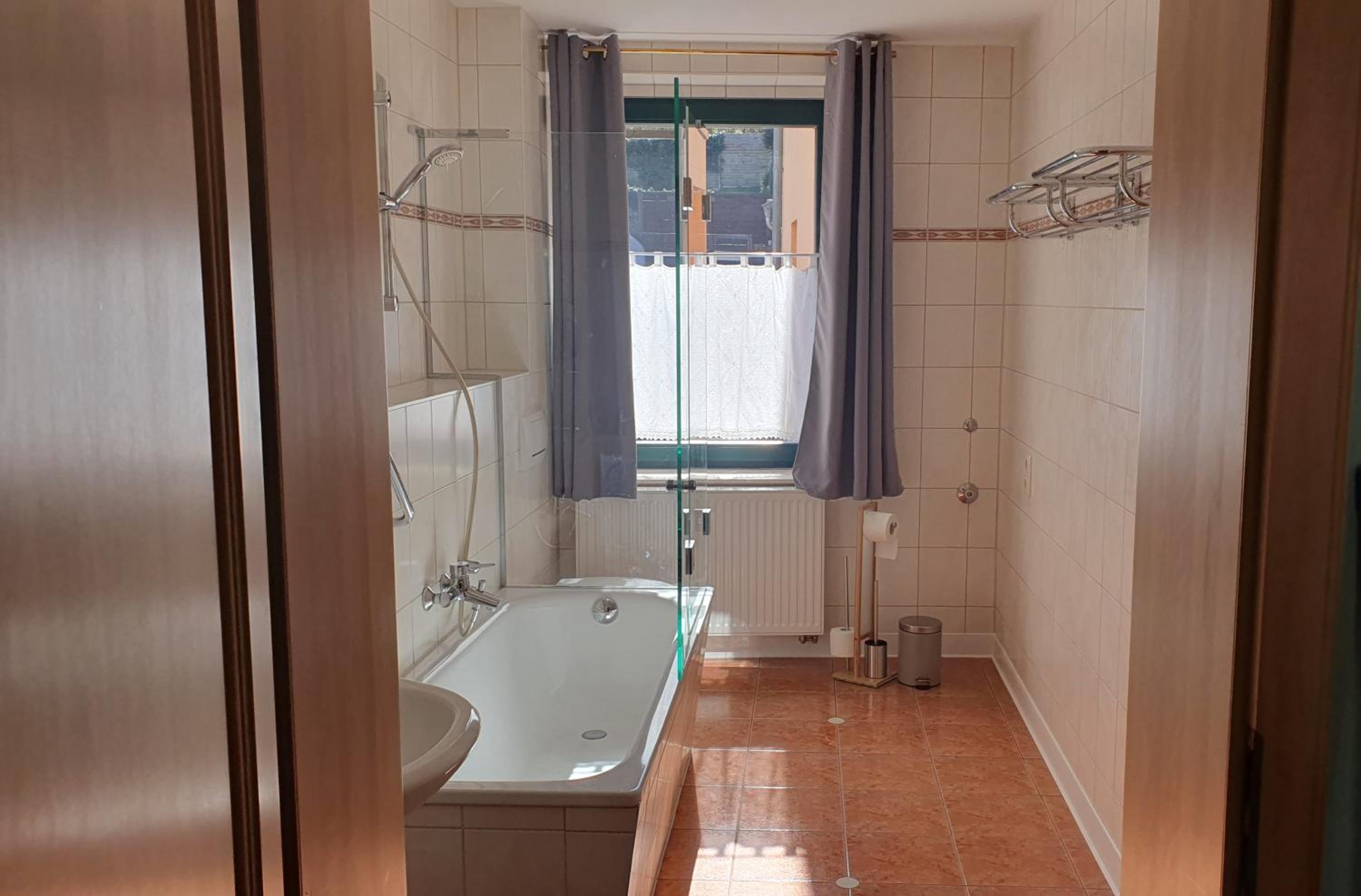 Ferienwohnung,Frühstück gegenüber,Parkplatz kostenlos, zentral Apartment 1