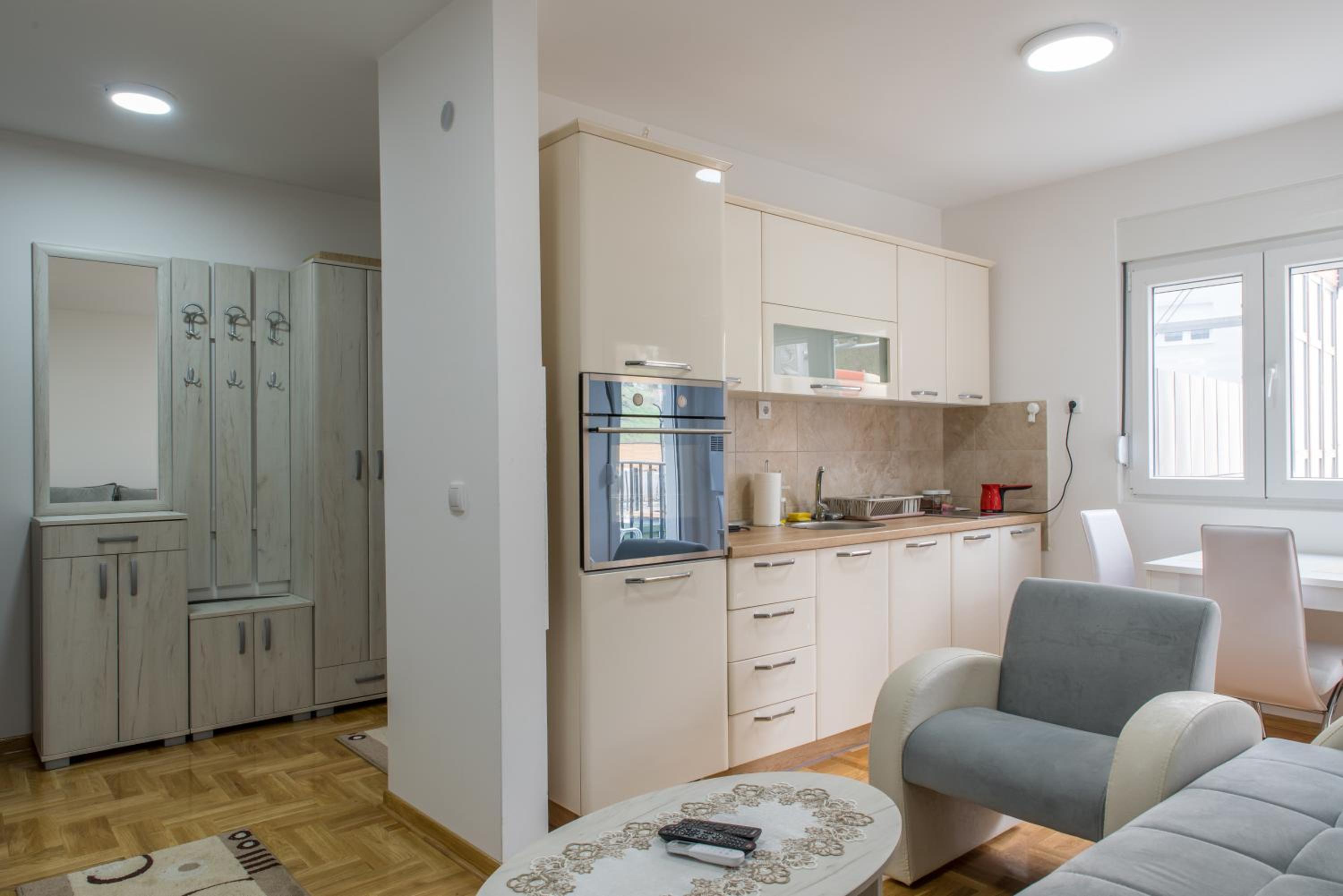 Apartmani Central 9 & Free Parking view 4