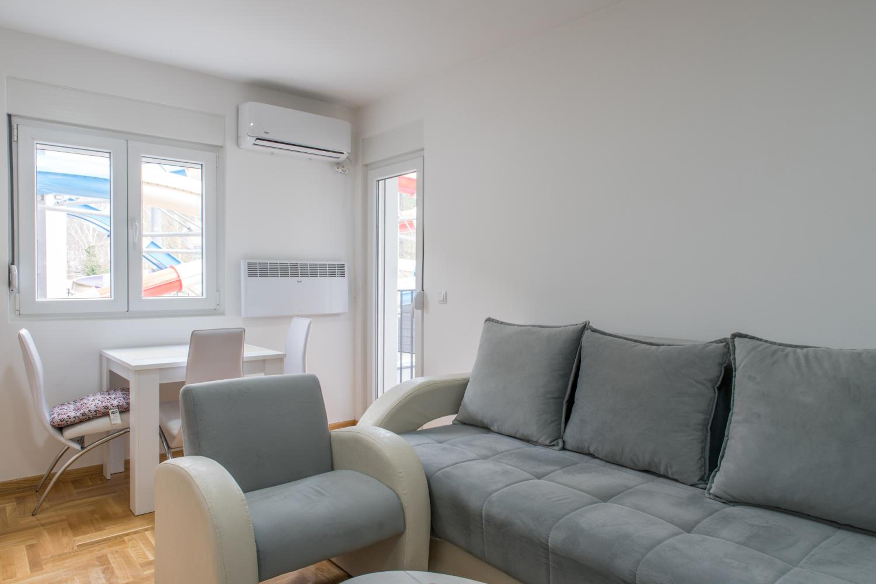Apartmani Central 9 & Free Parking view 2