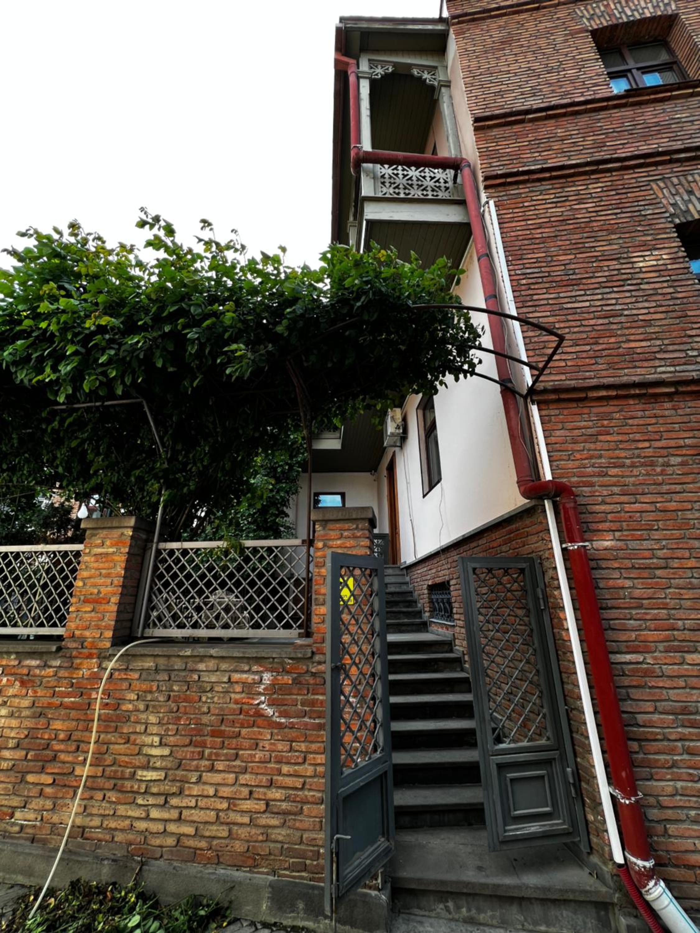 TbilHome Guest