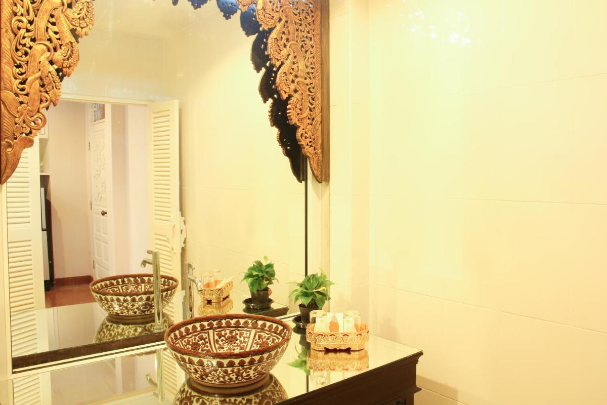 Ratchiangsaen Flora House
