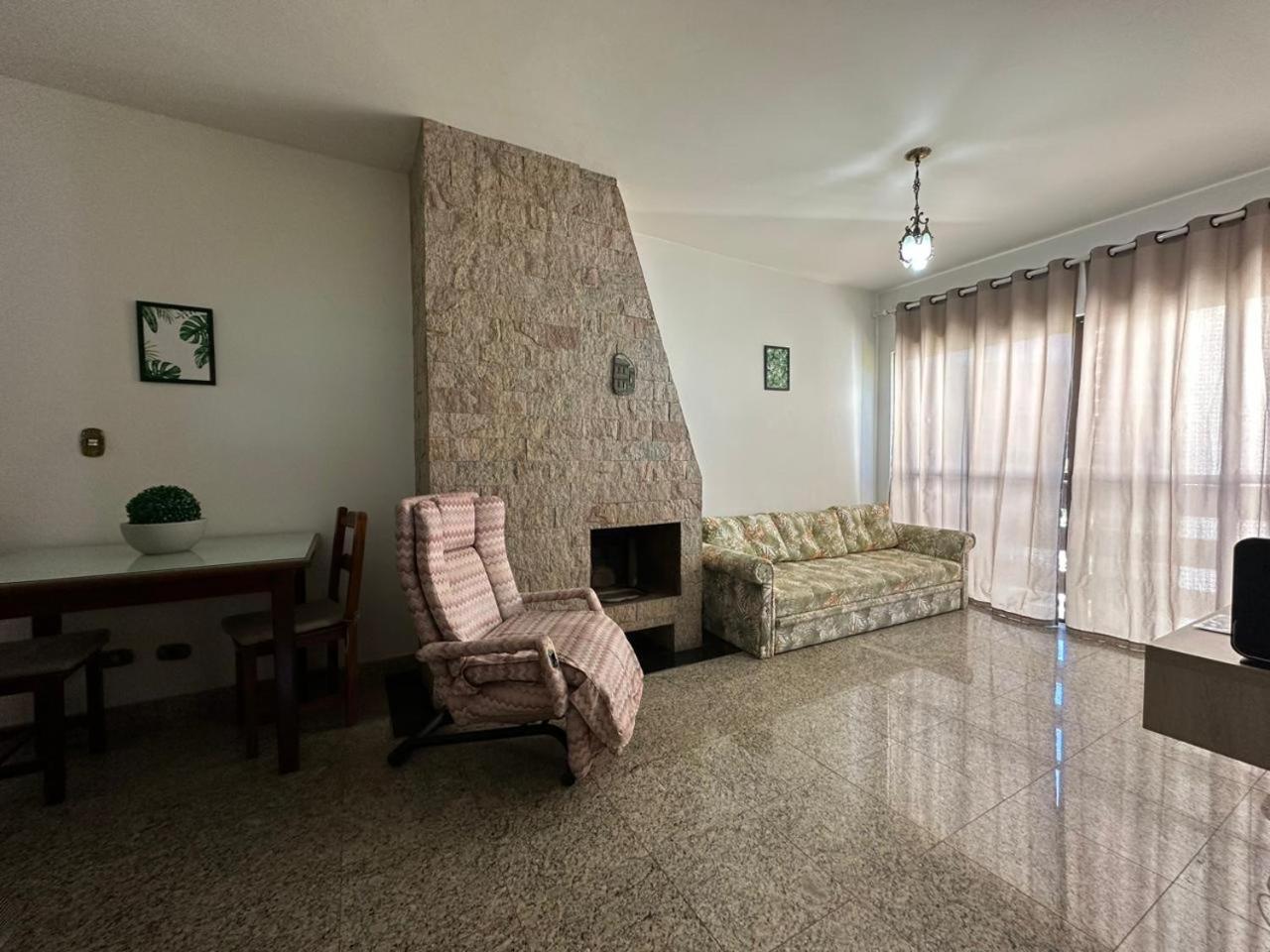 Apartamento Charmoso no Centro com Garagem