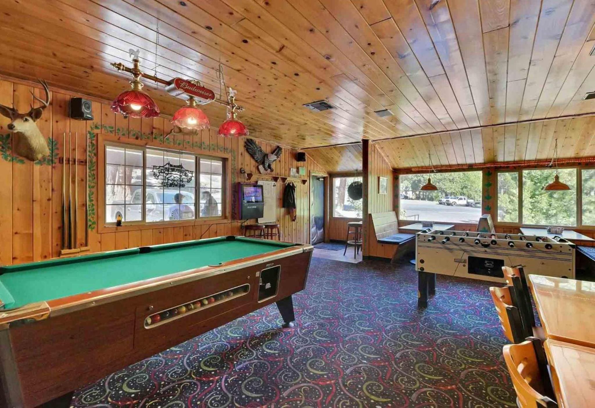 StrawberryInn River Front Resort